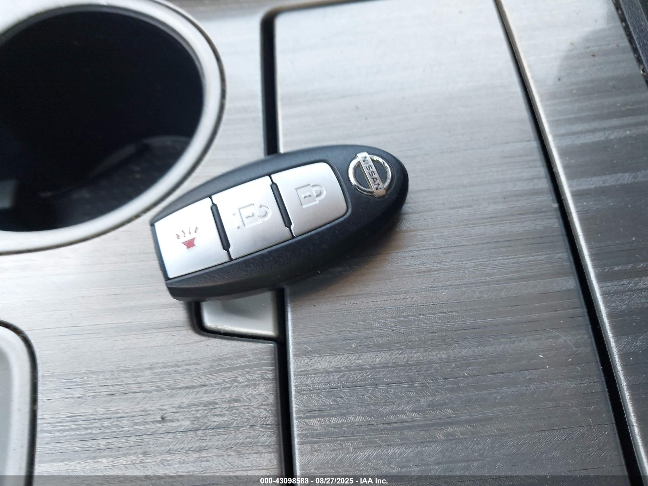 NISSAN MURANO image 11