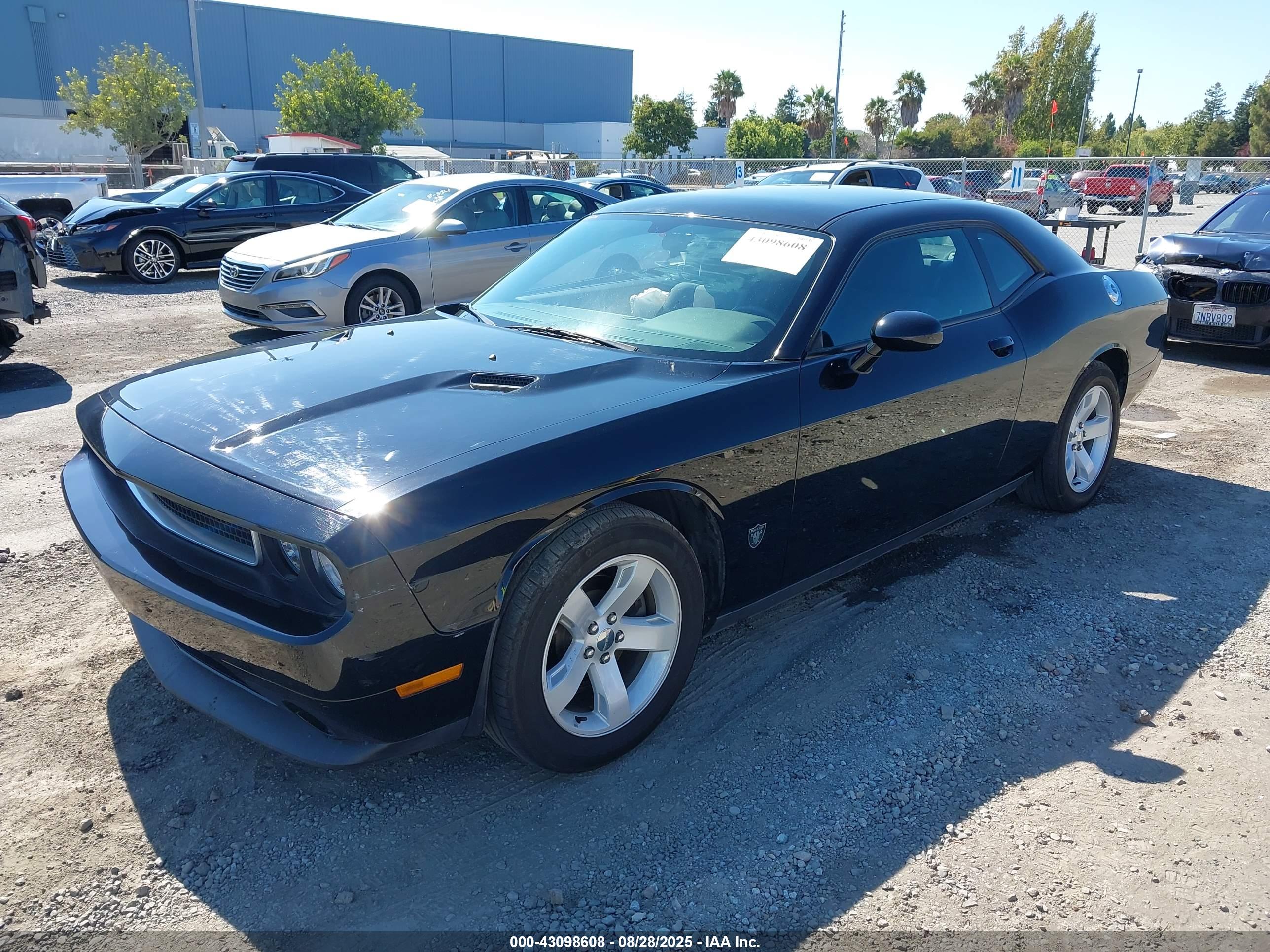 DODGE CHALLENGER image 2