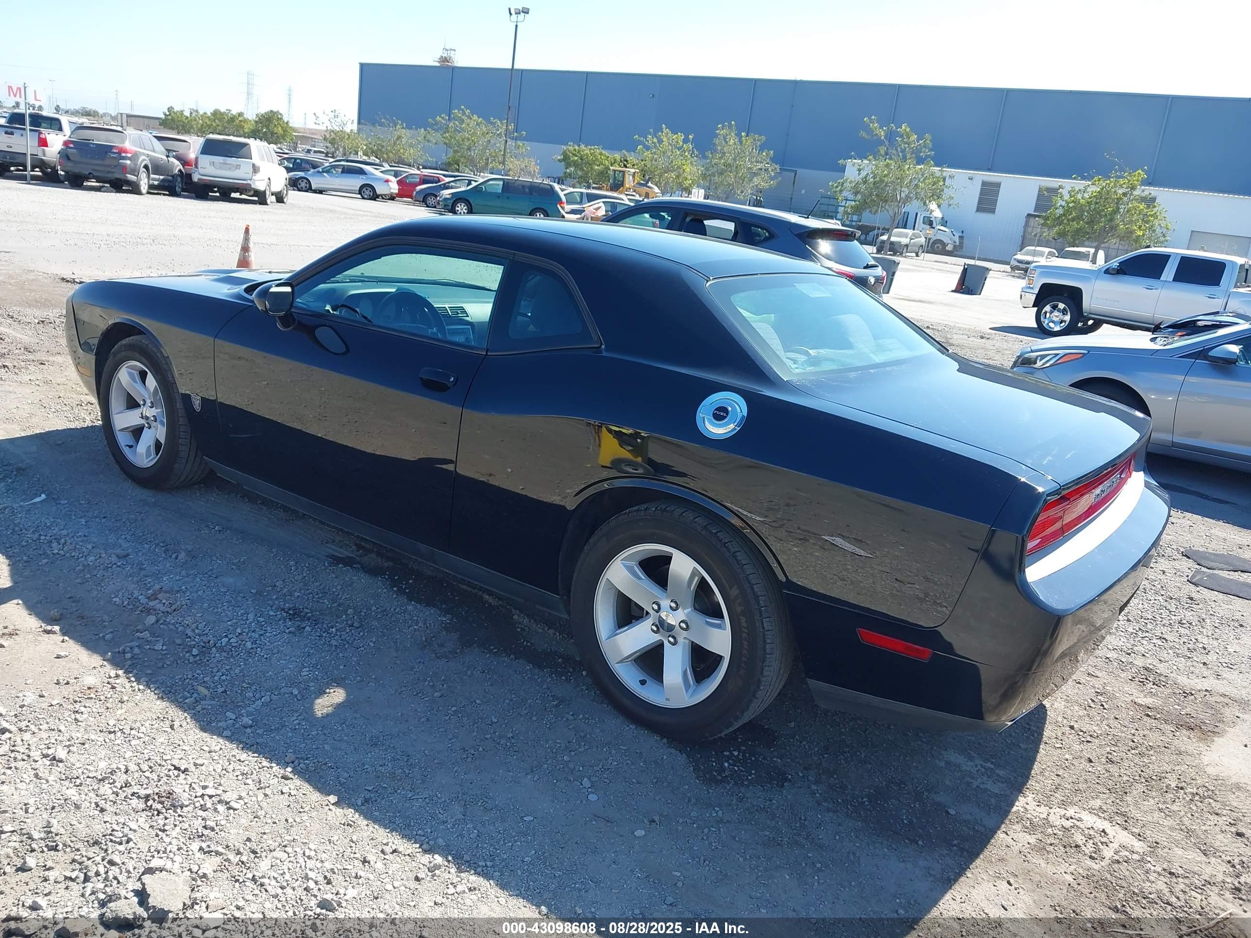 DODGE CHALLENGER image 3