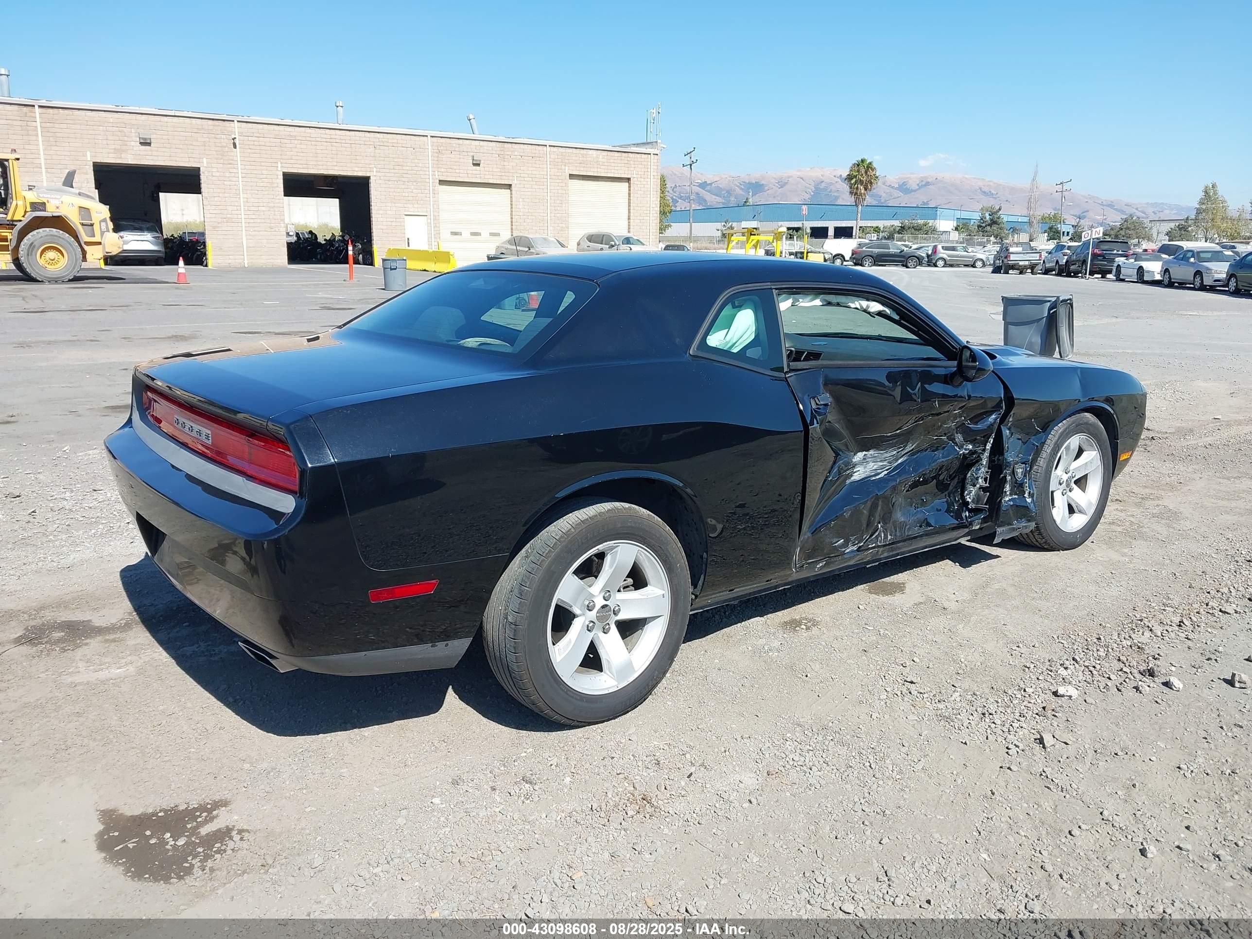 DODGE CHALLENGER image 4