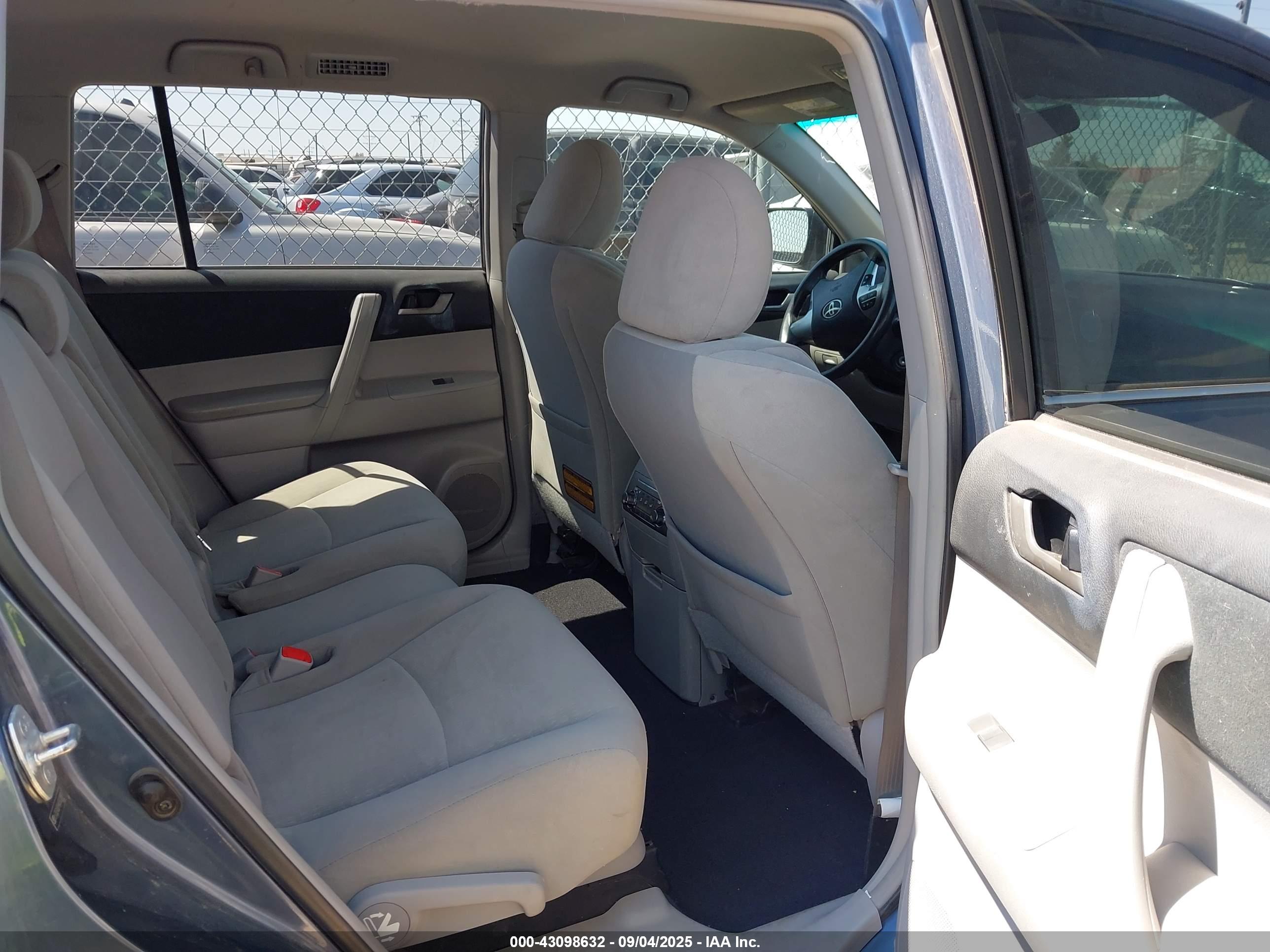 TOYOTA HIGHLANDER image 8