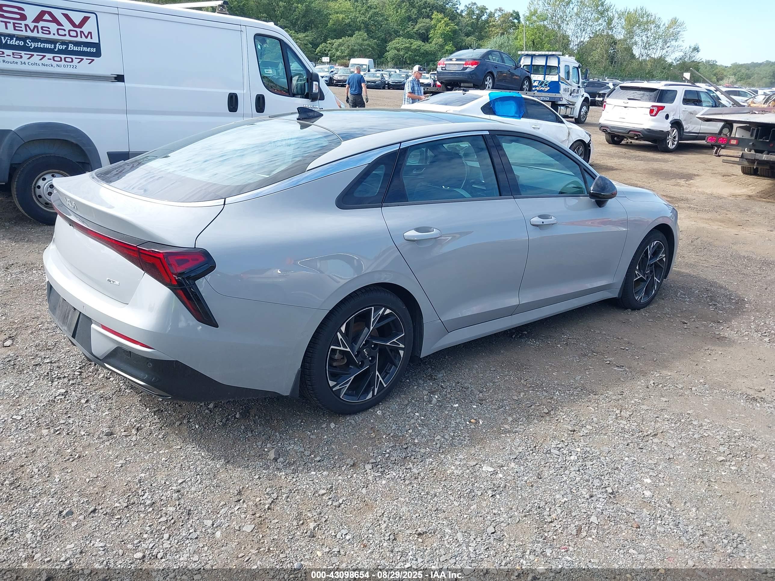 KIA K5 image 4