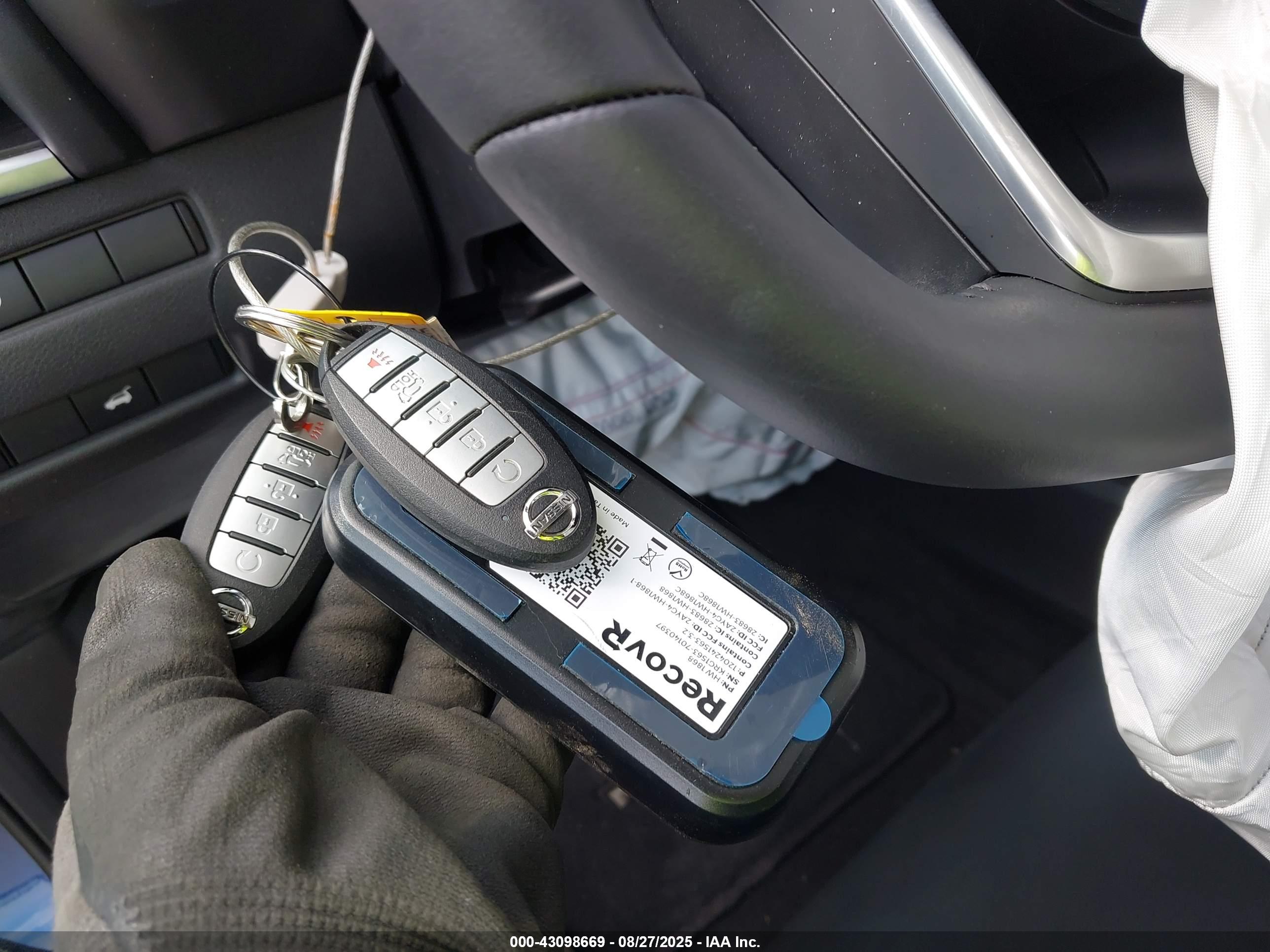 NISSAN ROGUE image 11