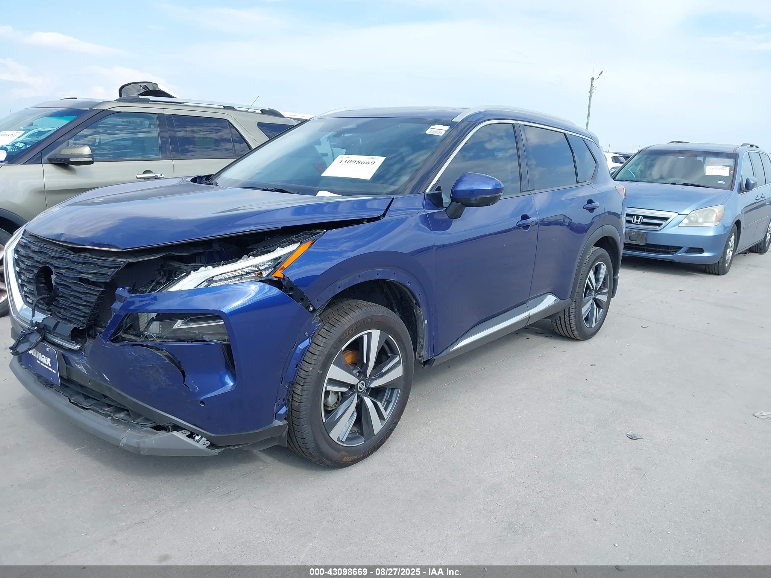 NISSAN ROGUE image 2
