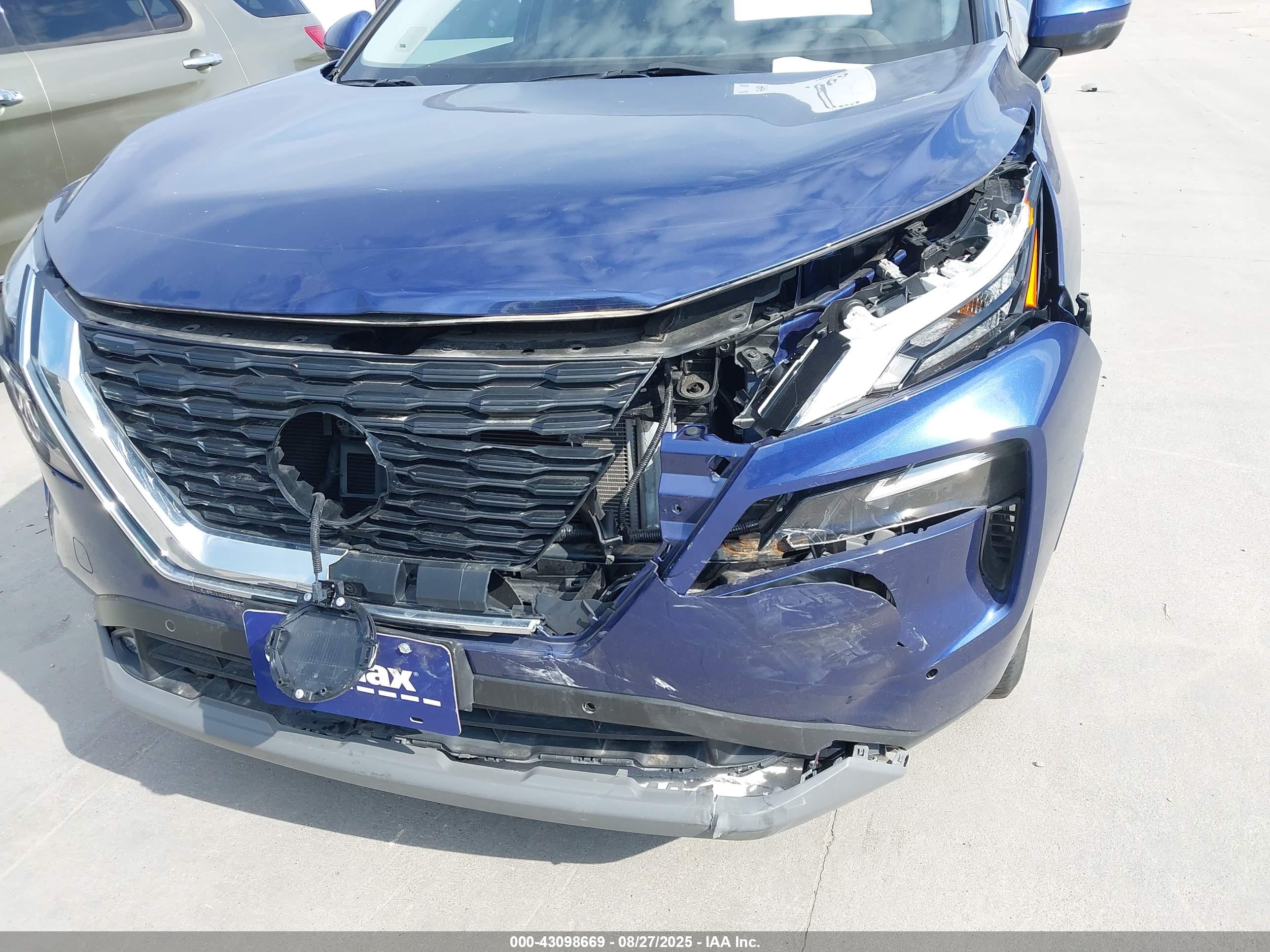 NISSAN ROGUE image 6