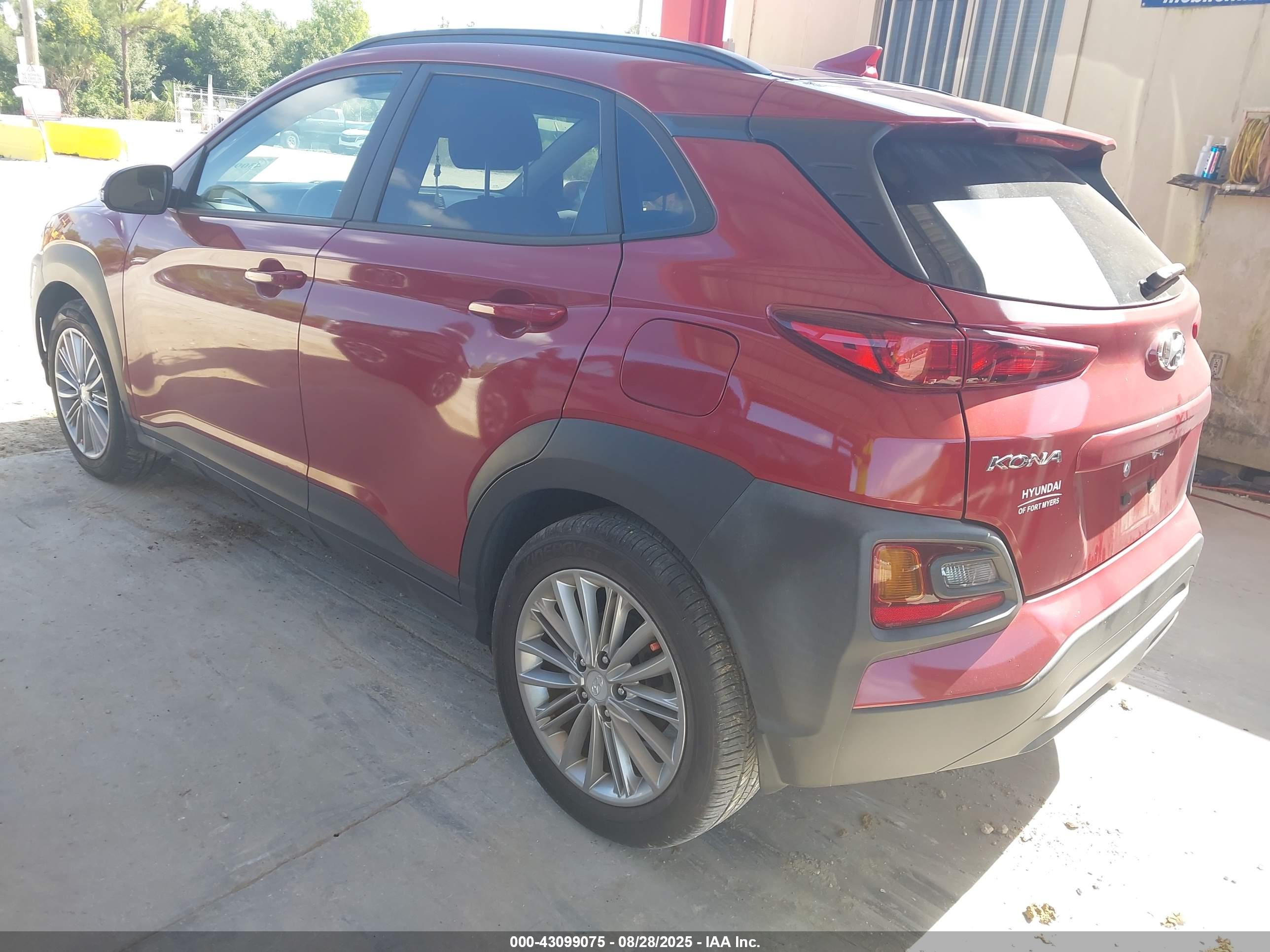 HYUNDAI KONA image 3