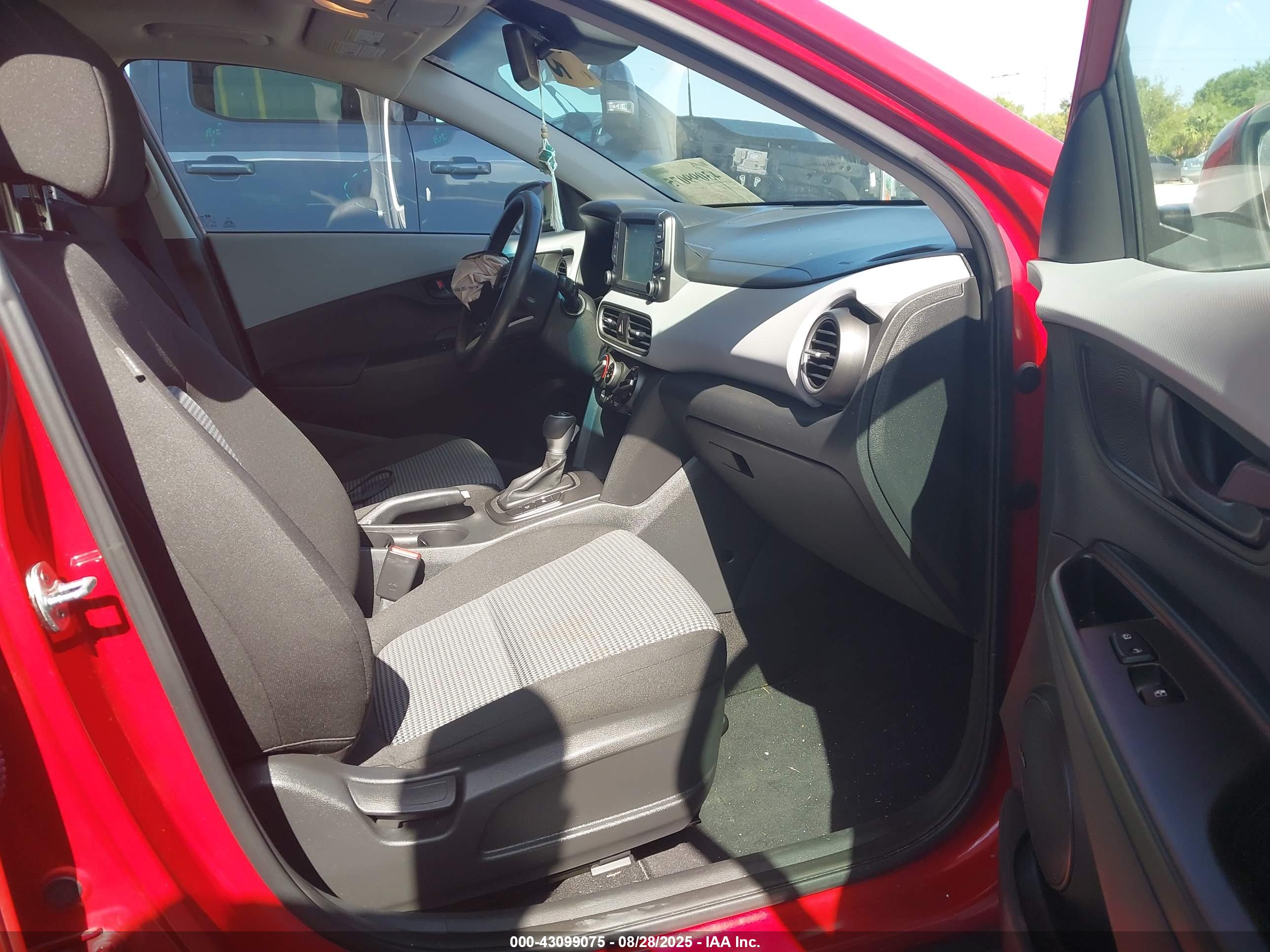 HYUNDAI KONA image 5
