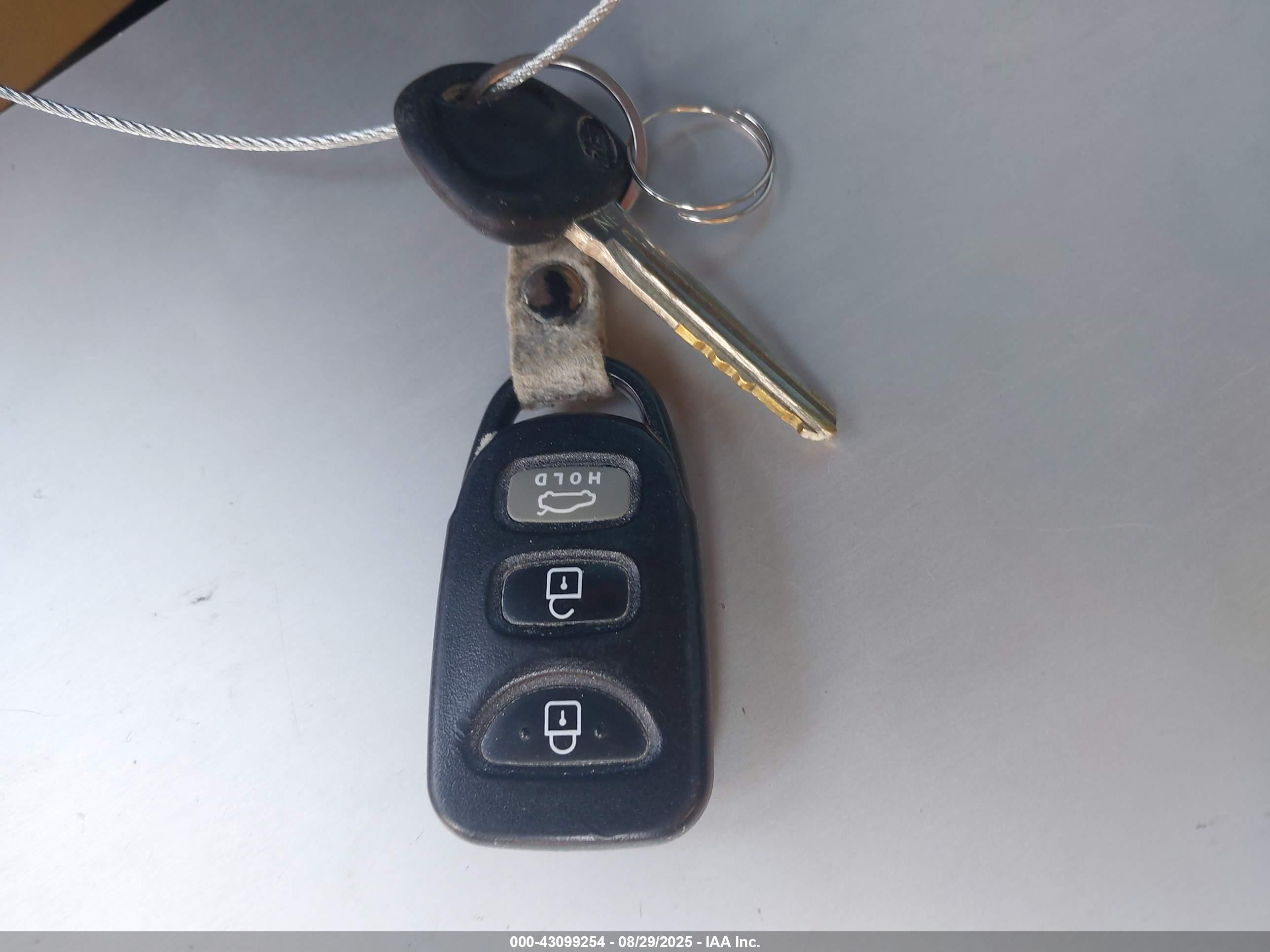 HYUNDAI ELANTRA image 11