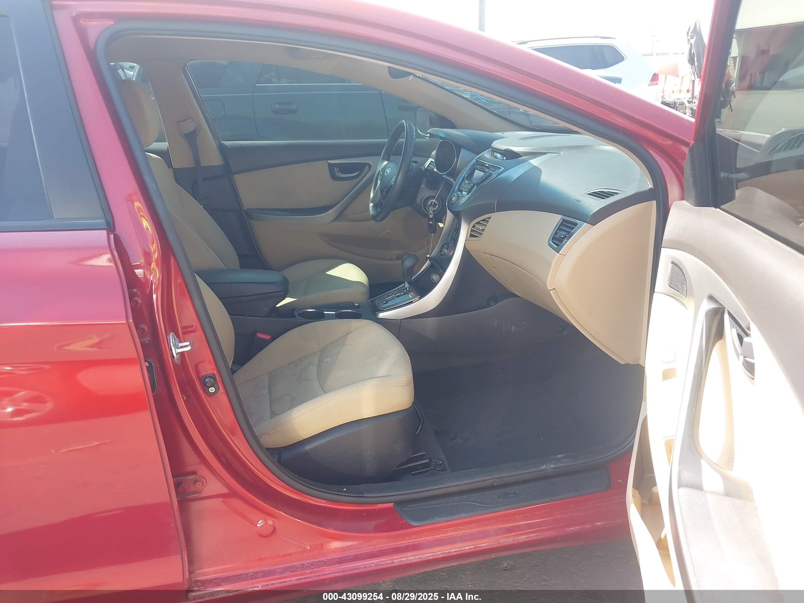 HYUNDAI ELANTRA image 5