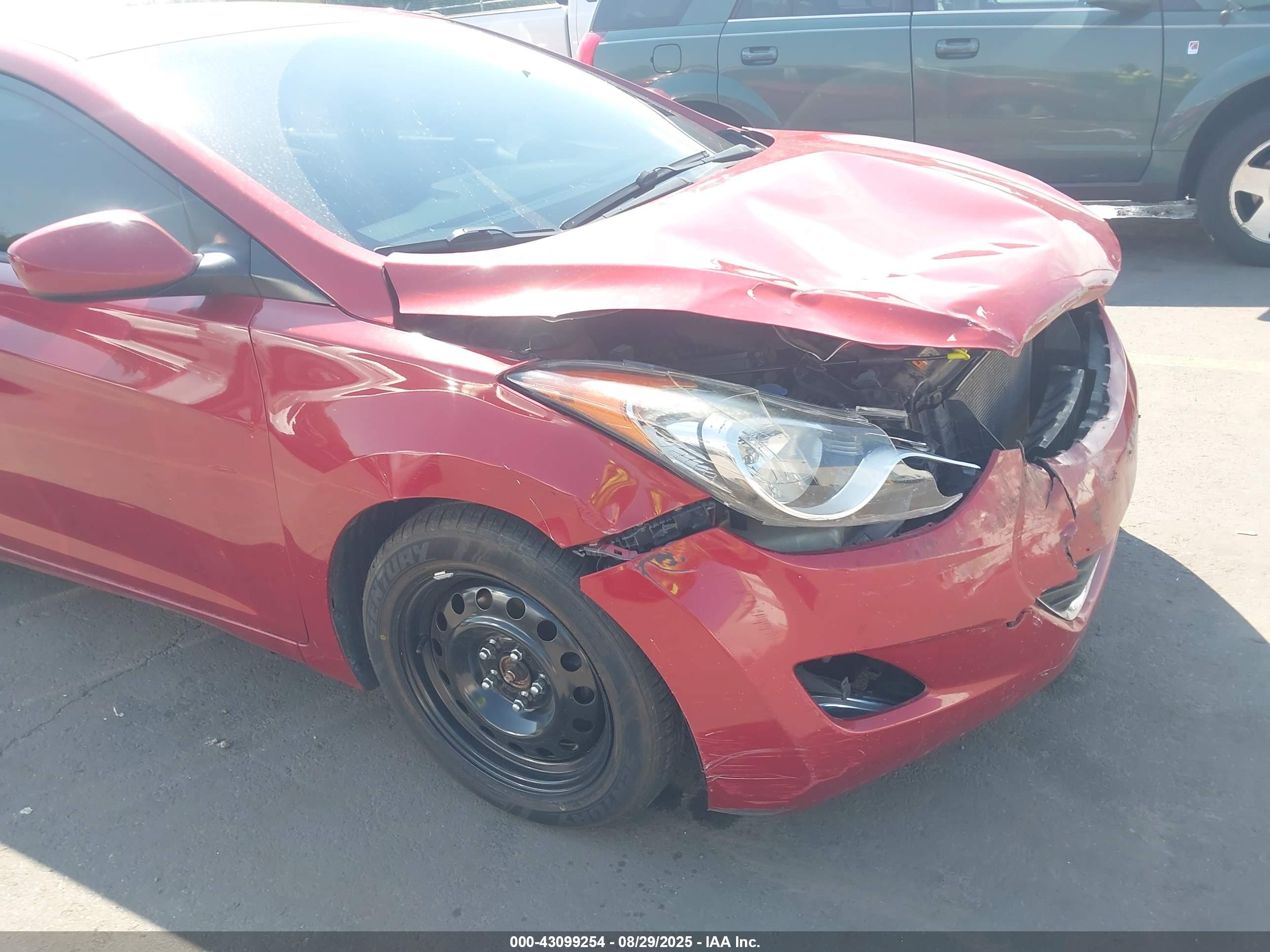 HYUNDAI ELANTRA image 6