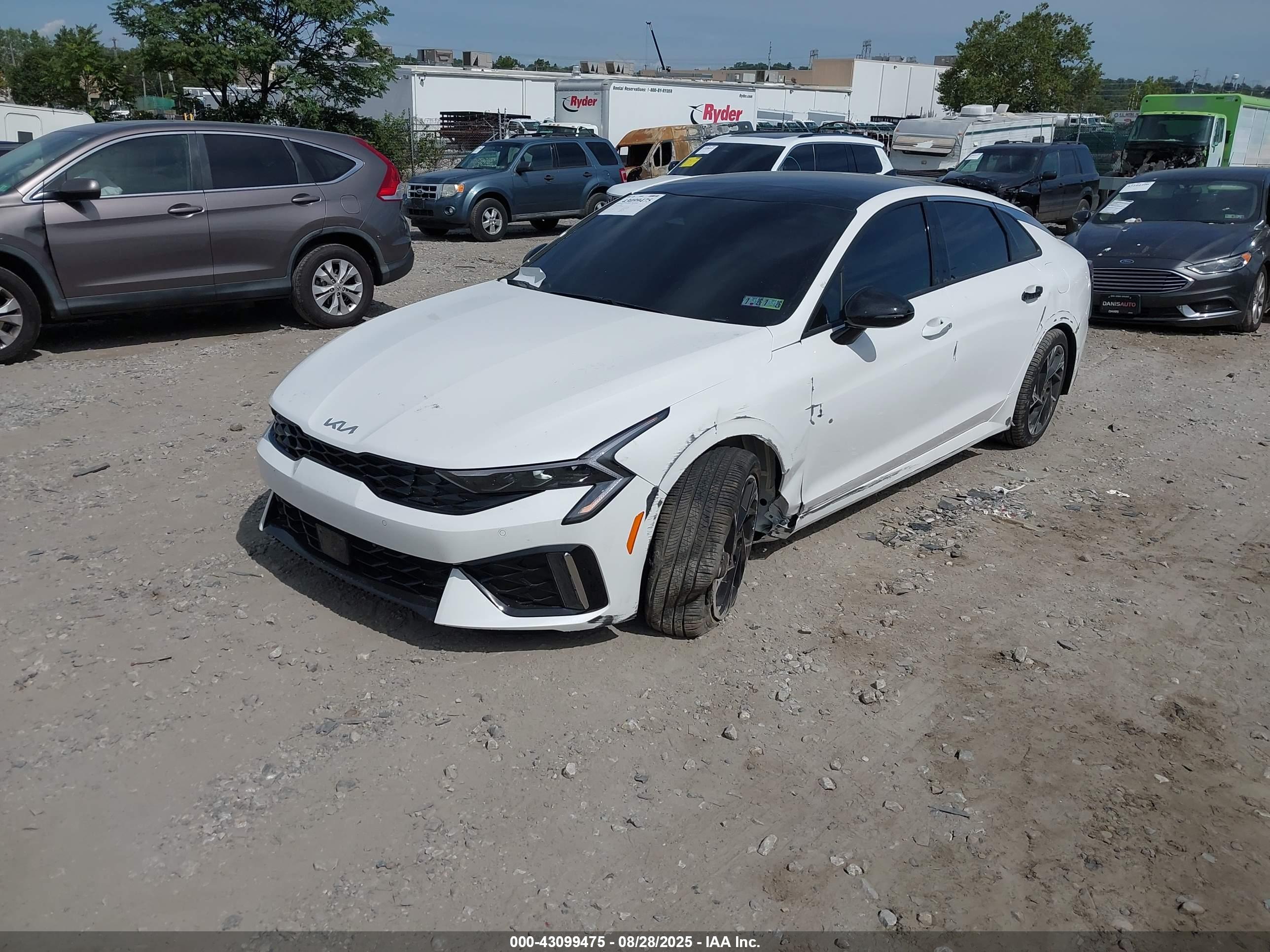 KIA K5 image 2
