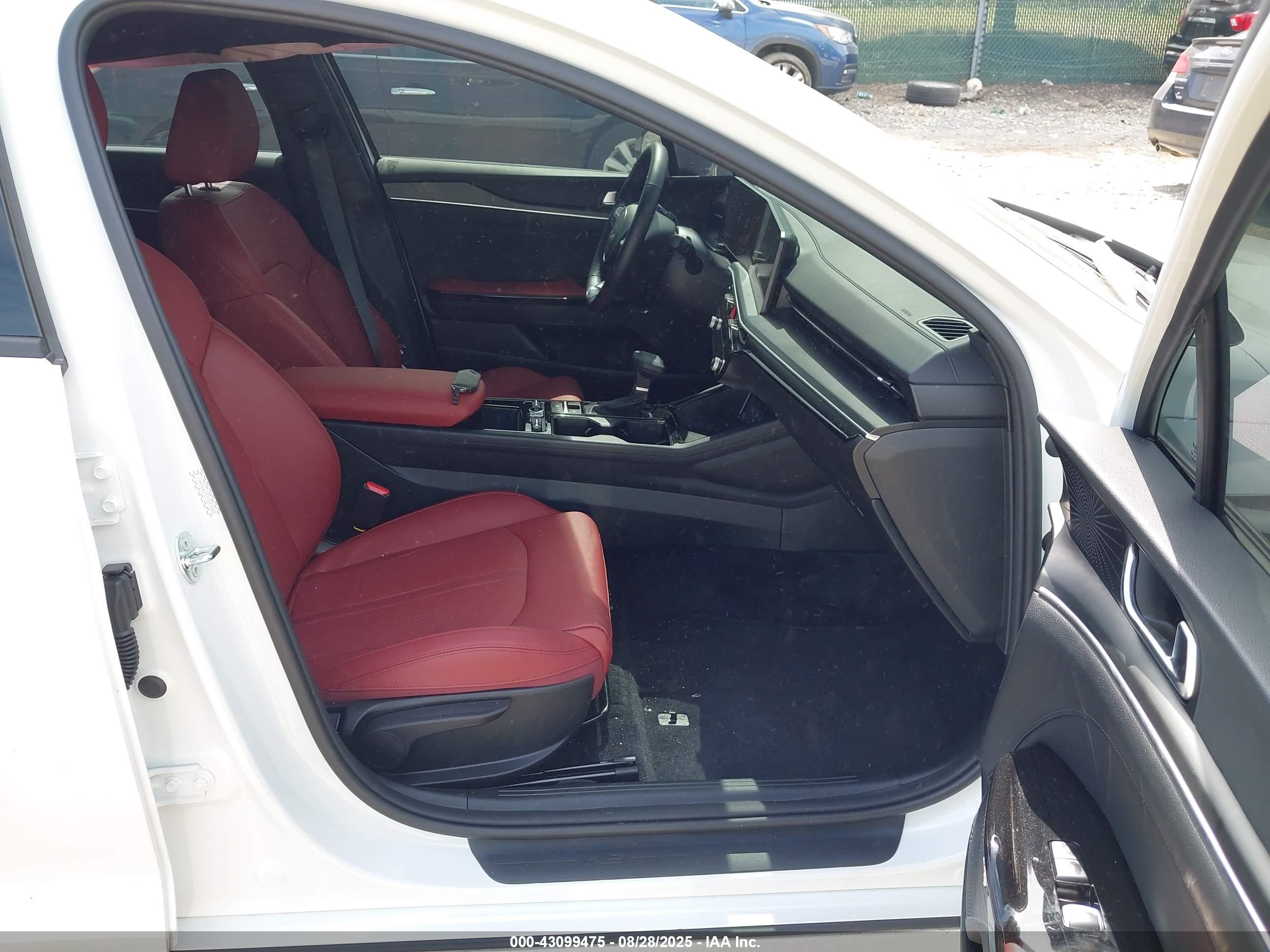 KIA K5 image 5