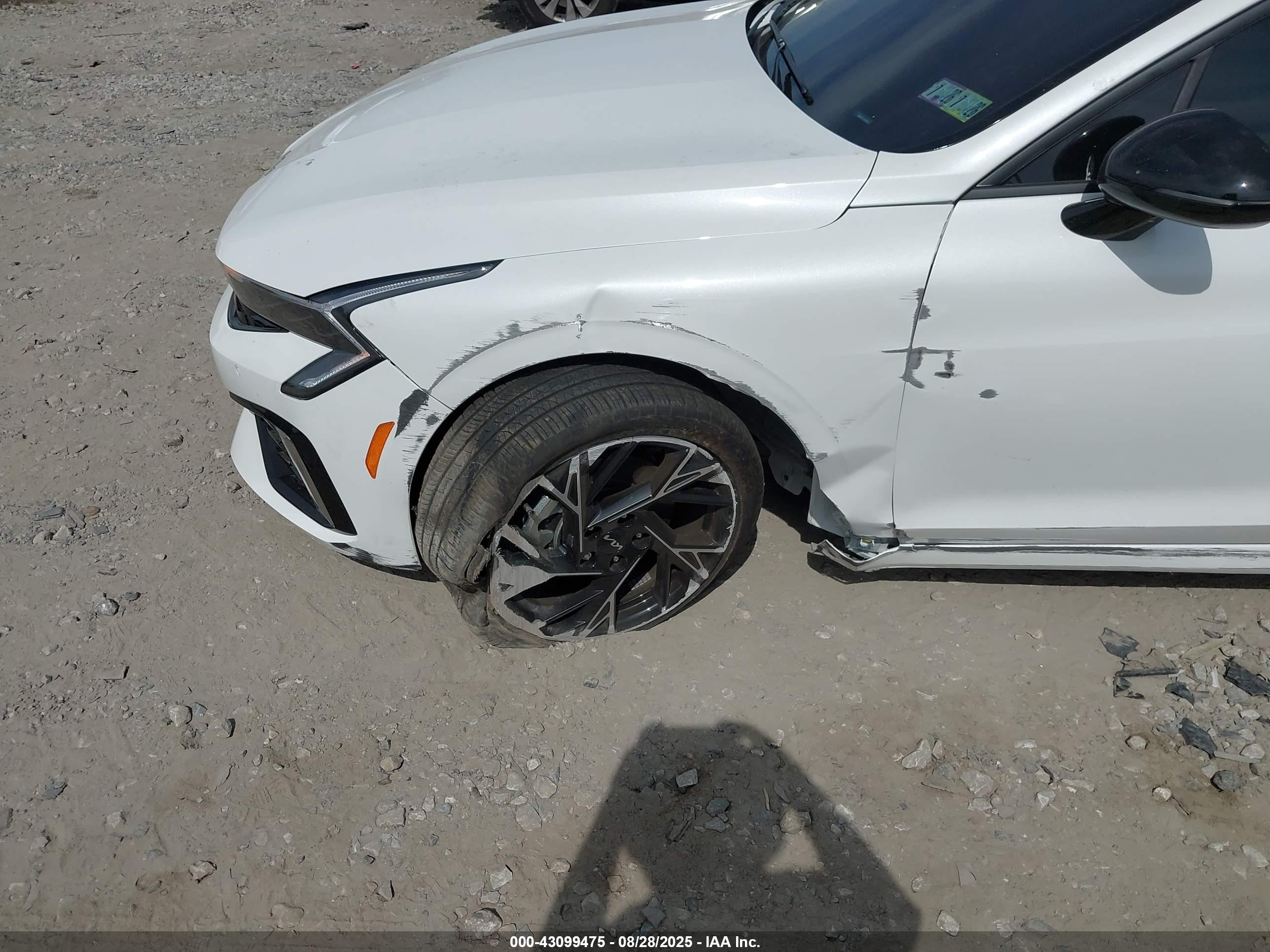KIA K5 image 6