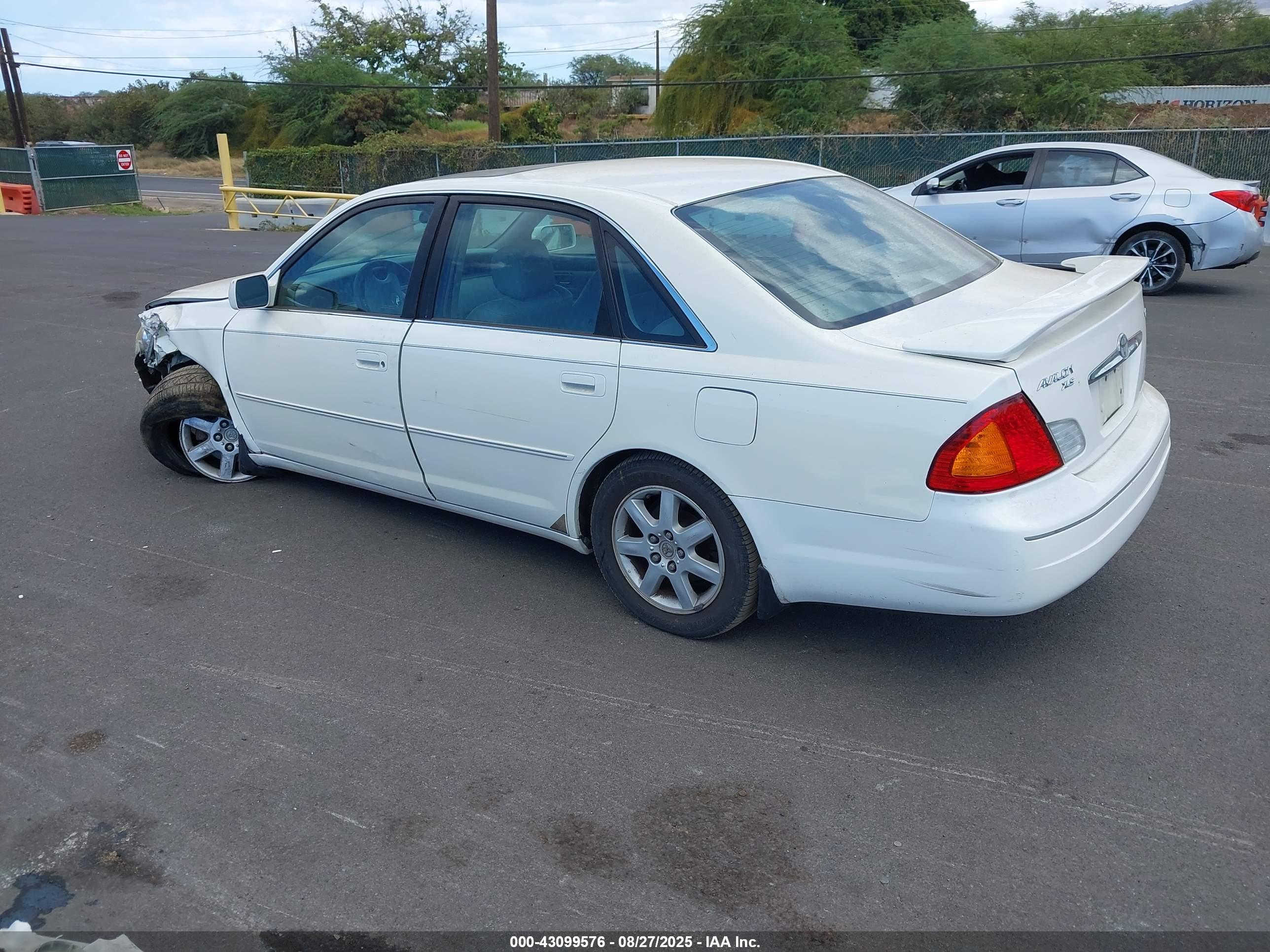 TOYOTA AVALON image 3