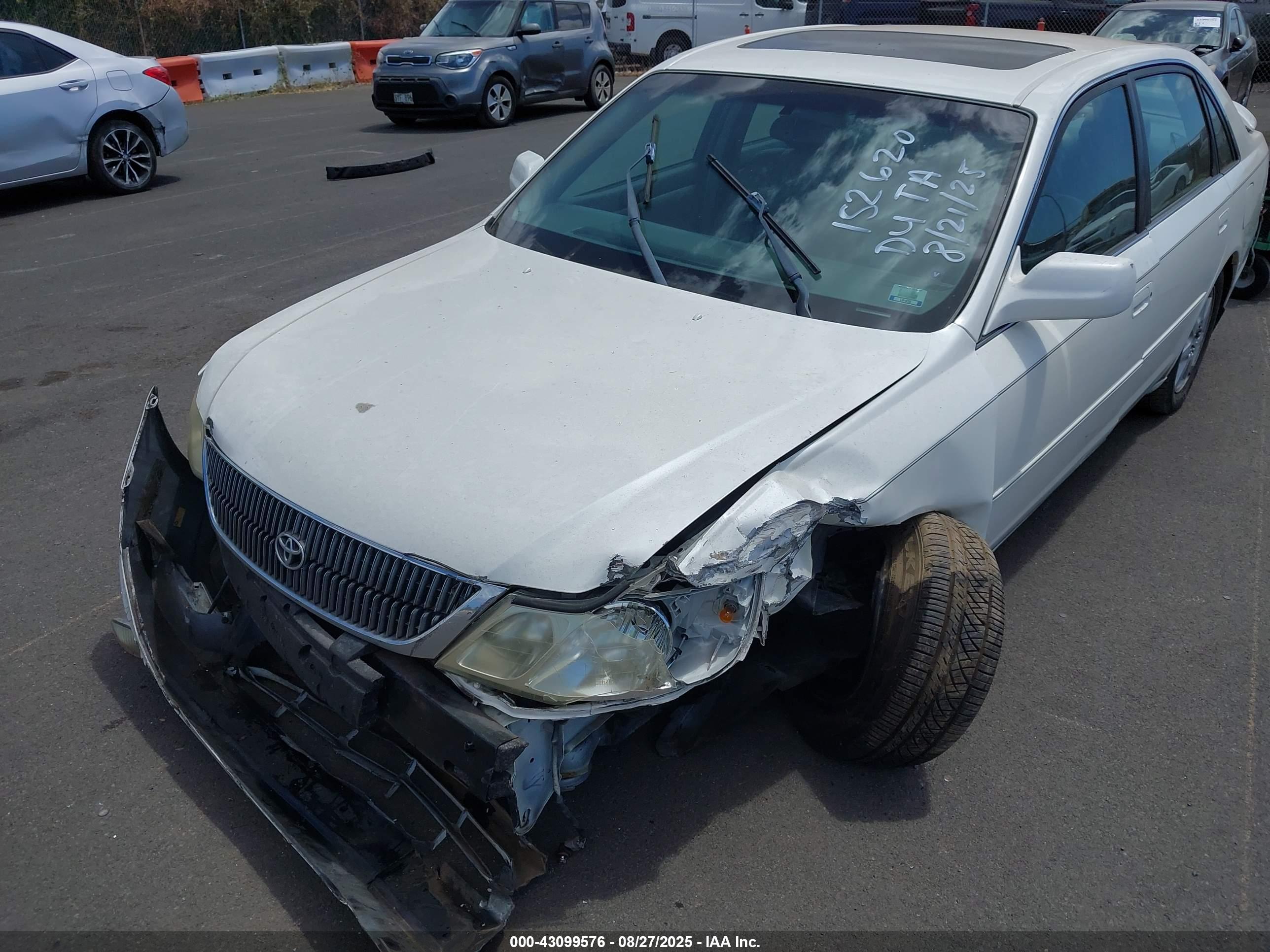 TOYOTA AVALON image 6
