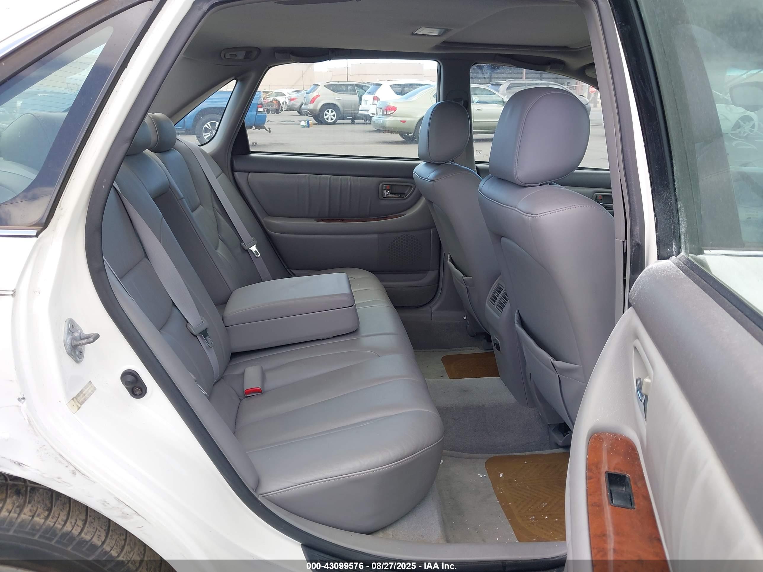 TOYOTA AVALON image 8