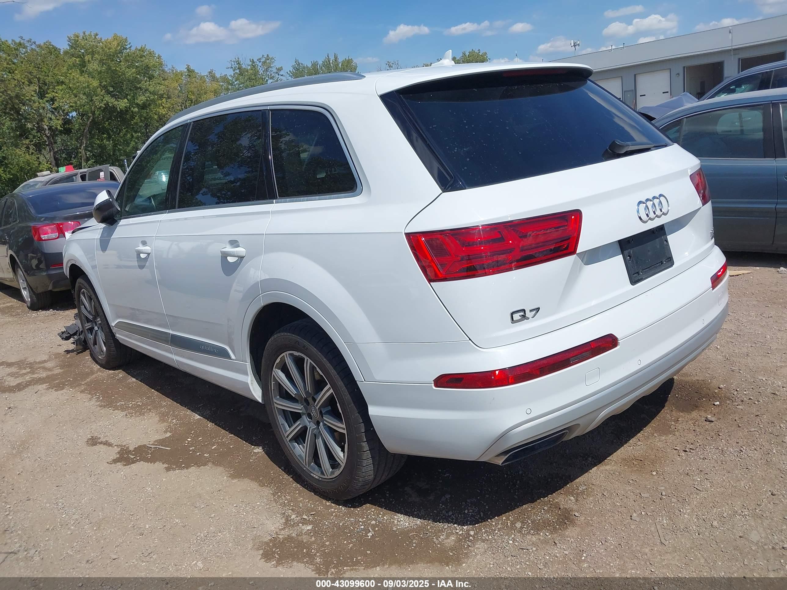 AUDI Q7 image 3