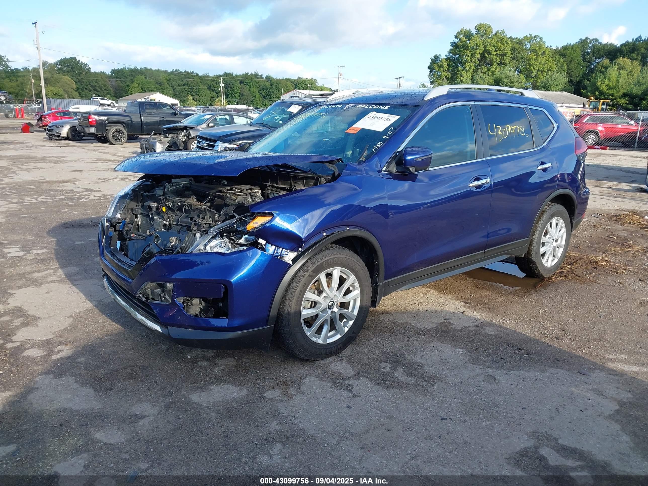 NISSAN ROGUE image 2