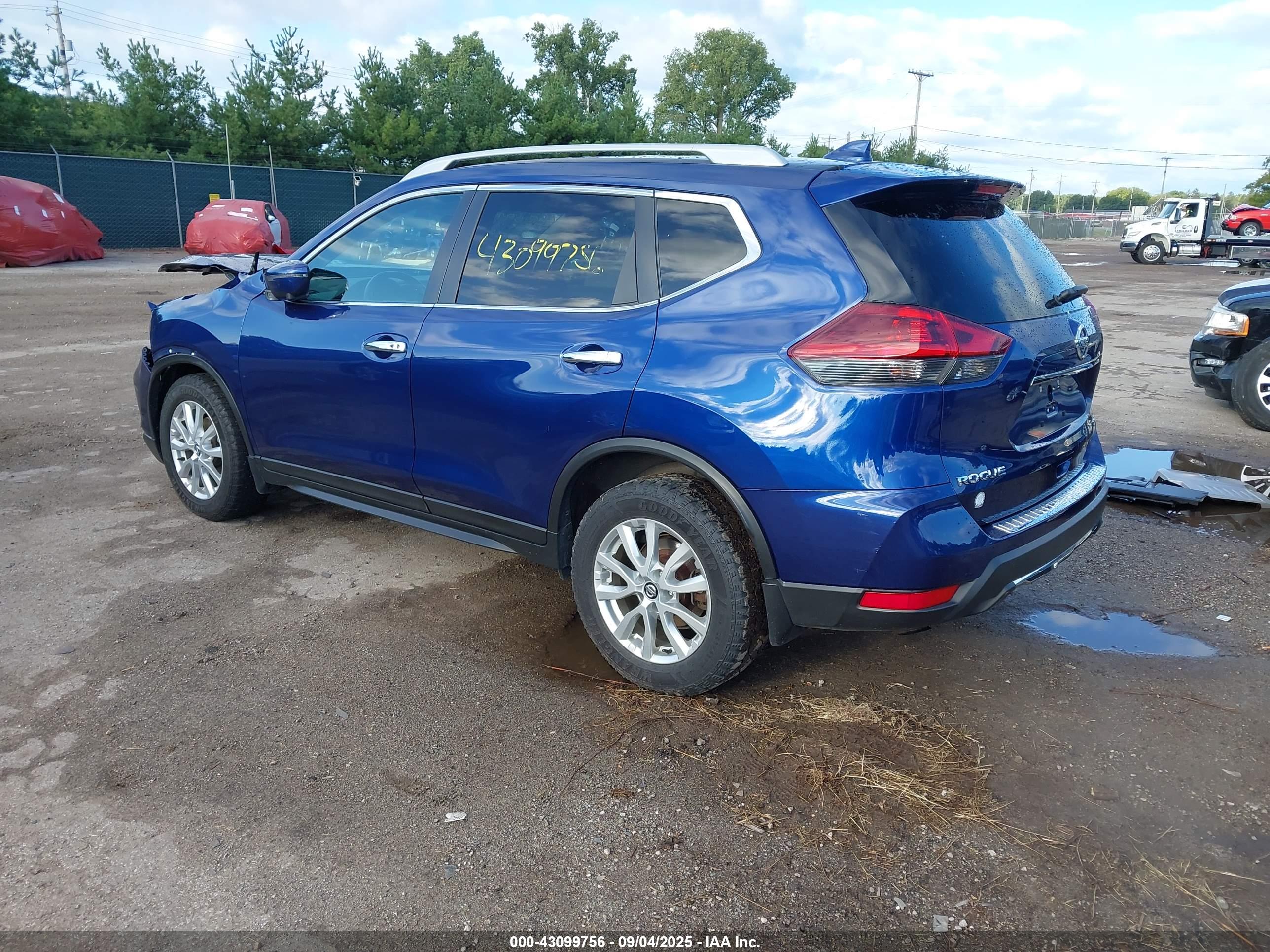 NISSAN ROGUE image 3