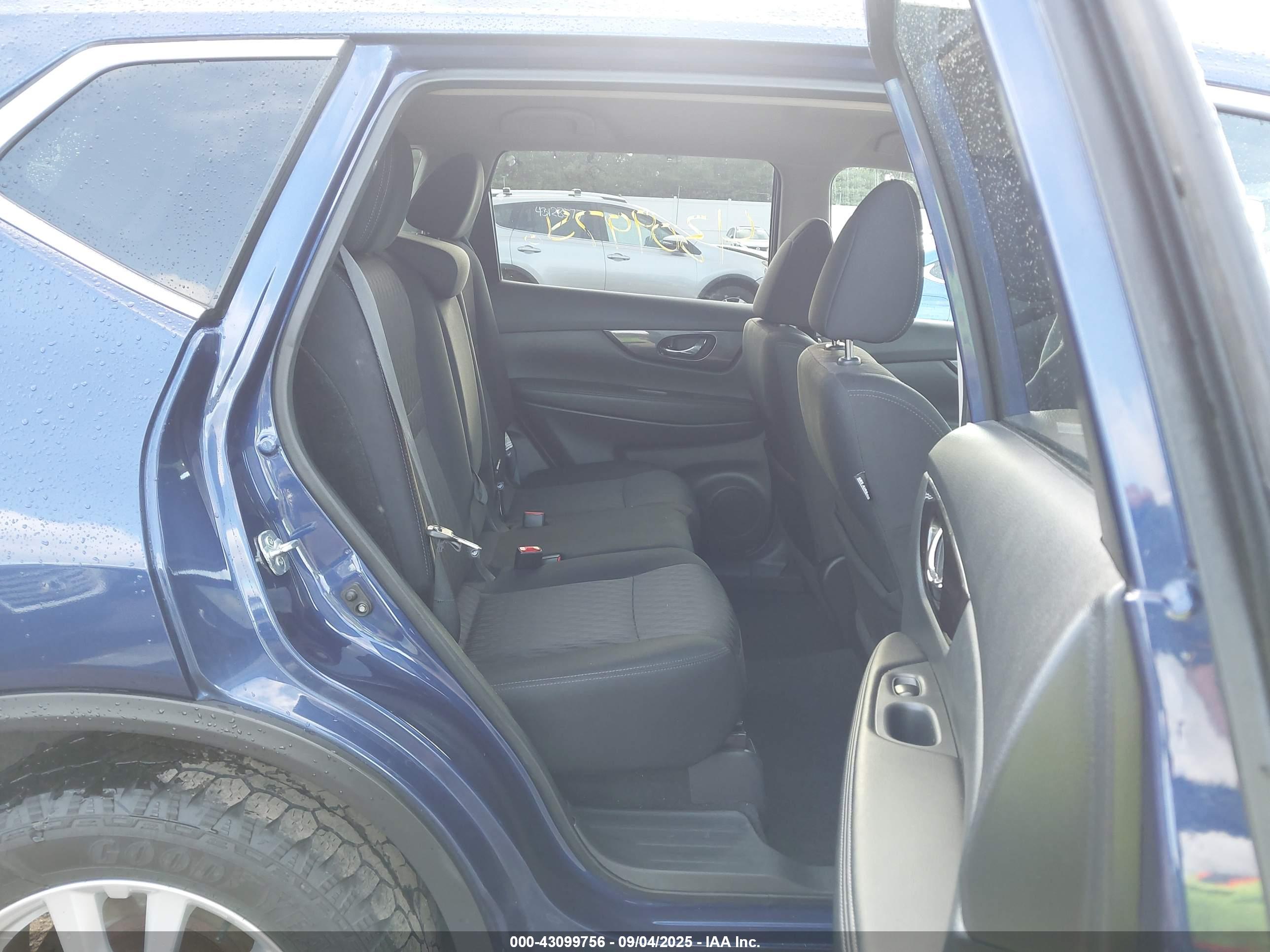 NISSAN ROGUE image 8