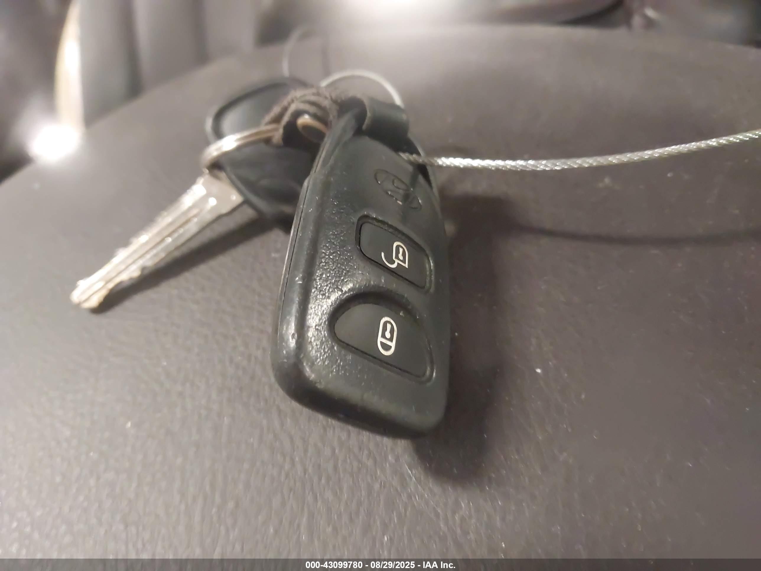 HYUNDAI SANTA image 11