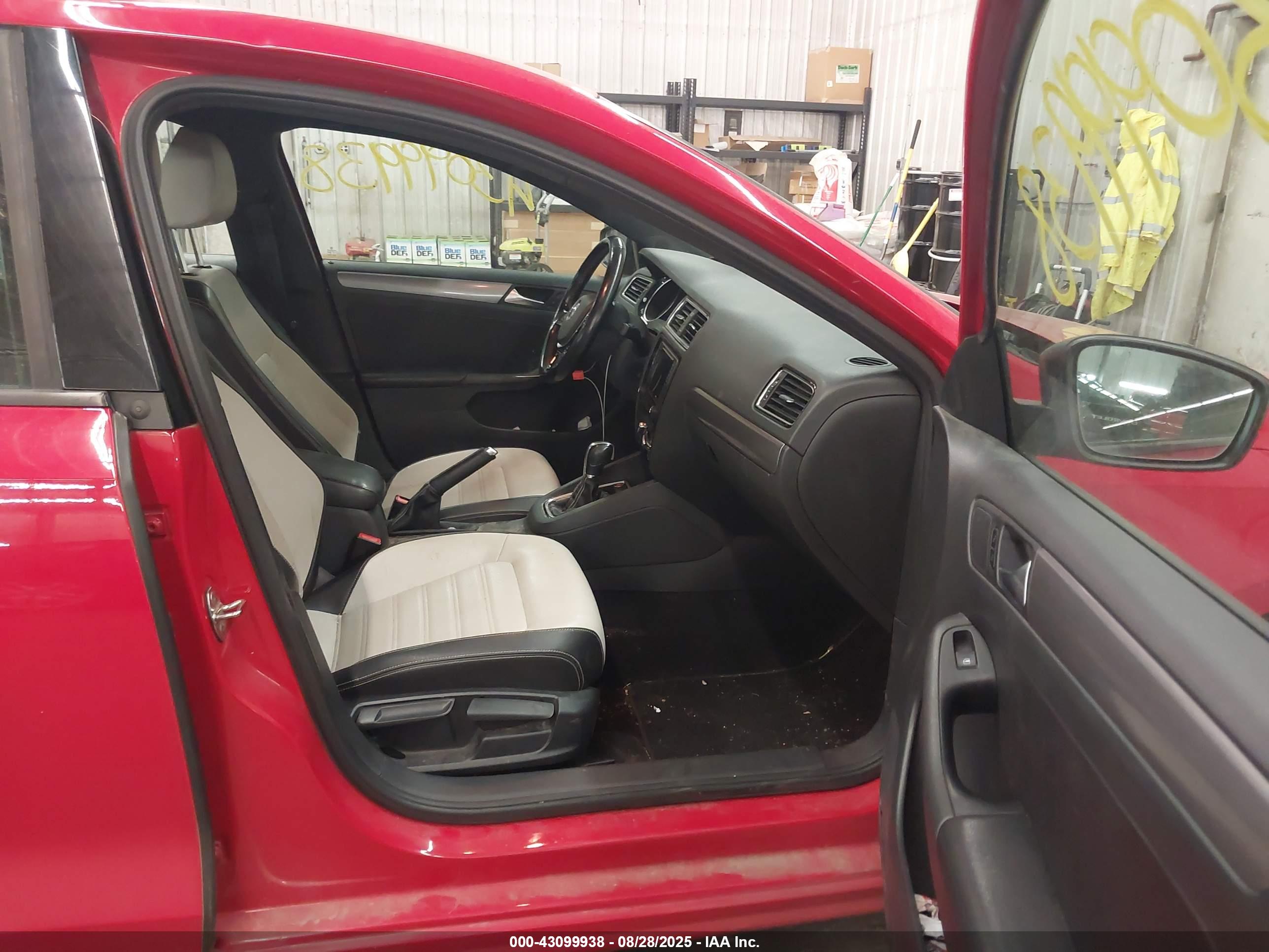 VOLKSWAGEN JETTA image 5