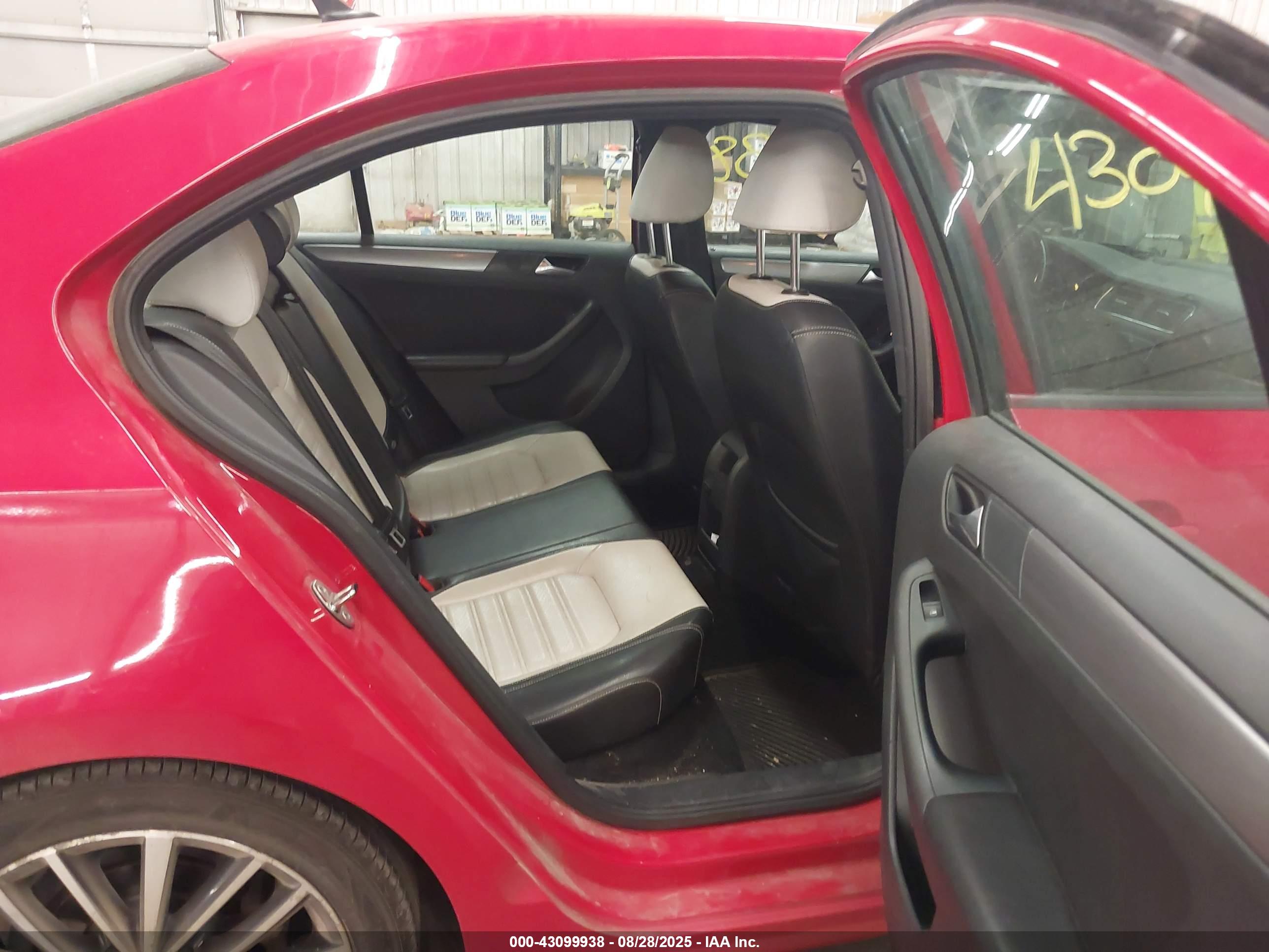 VOLKSWAGEN JETTA image 8