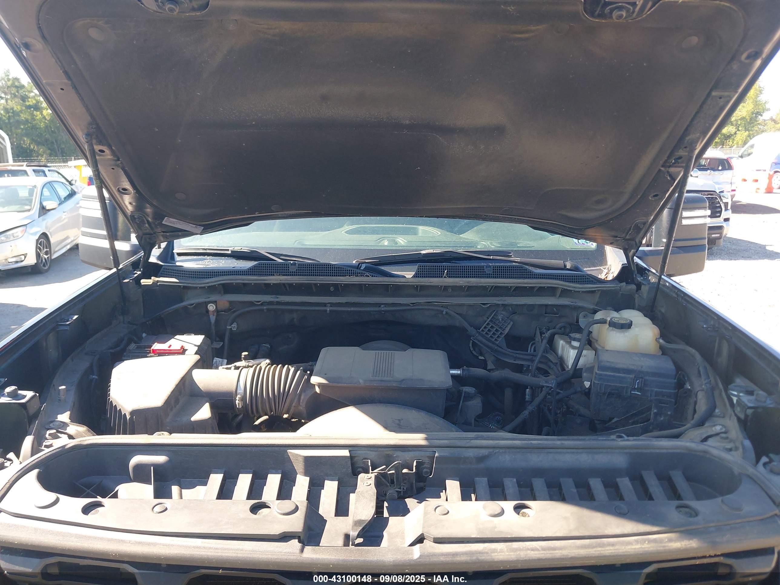CHEVROLET SILVERADO image 10
