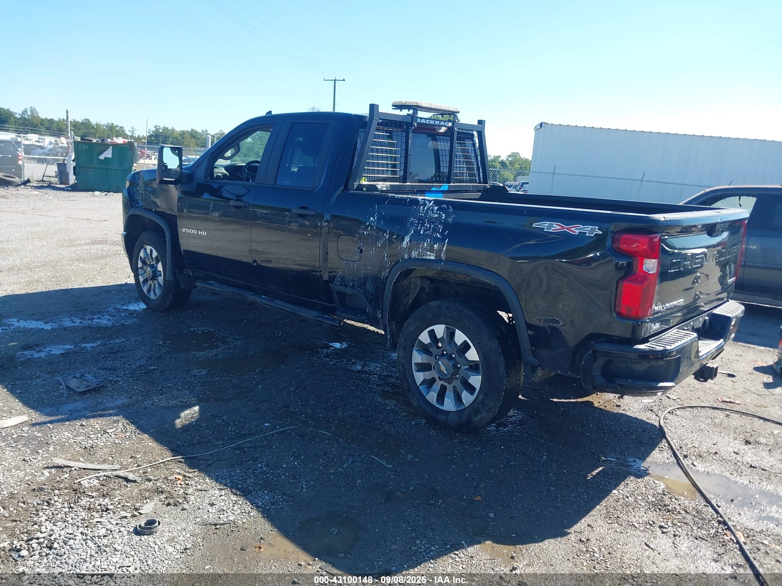 CHEVROLET SILVERADO image 3