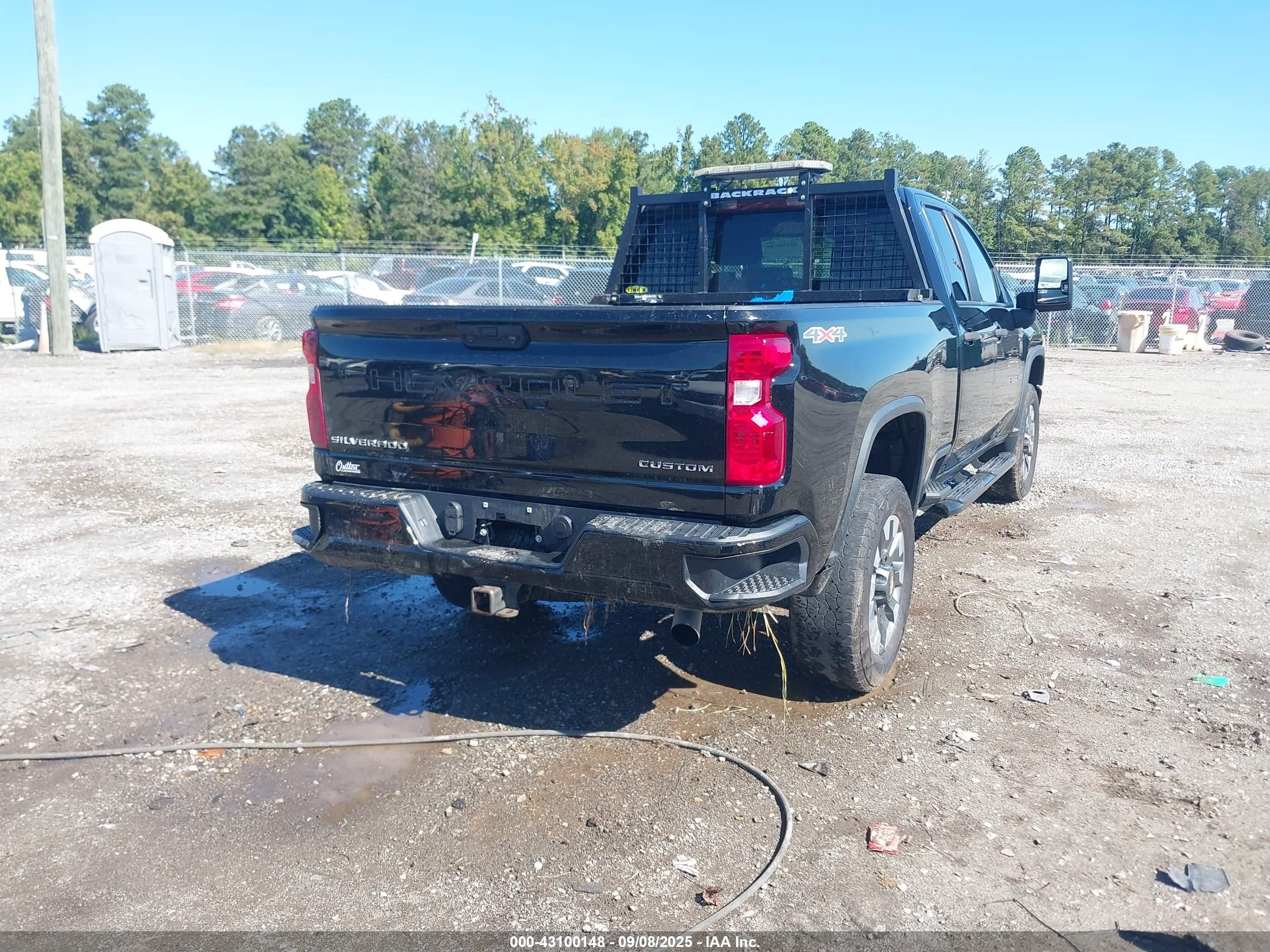 CHEVROLET SILVERADO image 4
