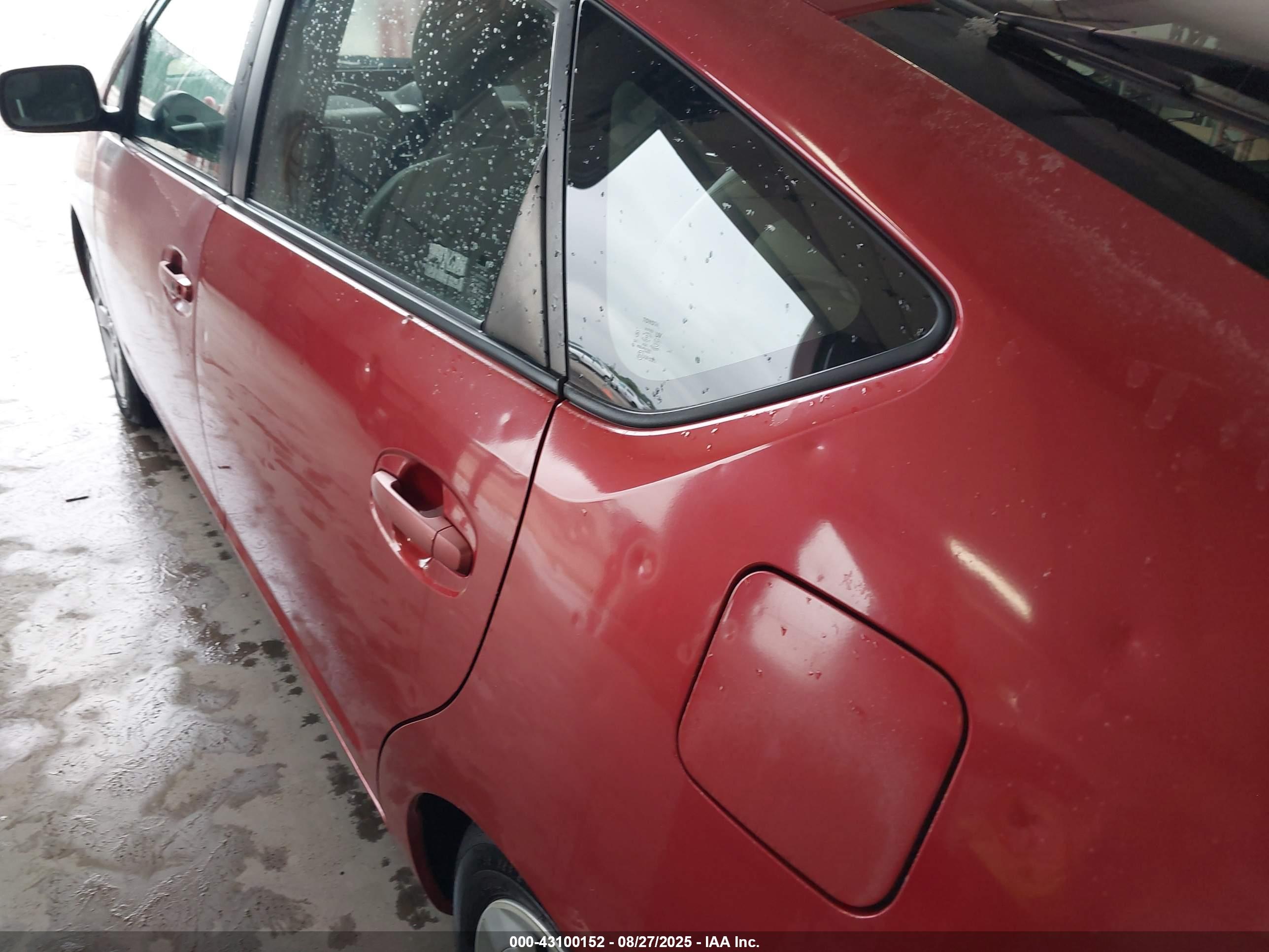 TOYOTA PRIUS image 6