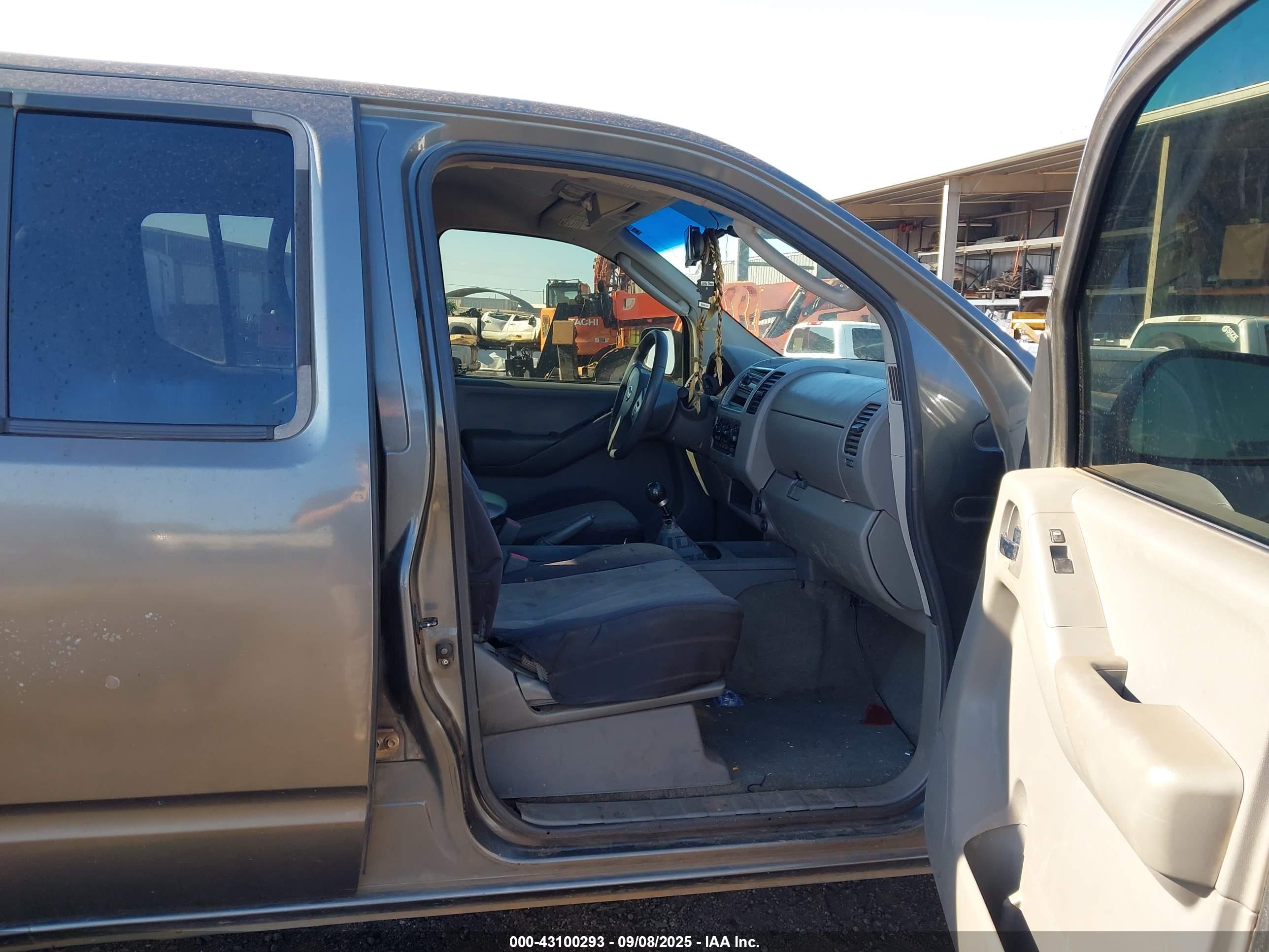 NISSAN FRONTIER image 5