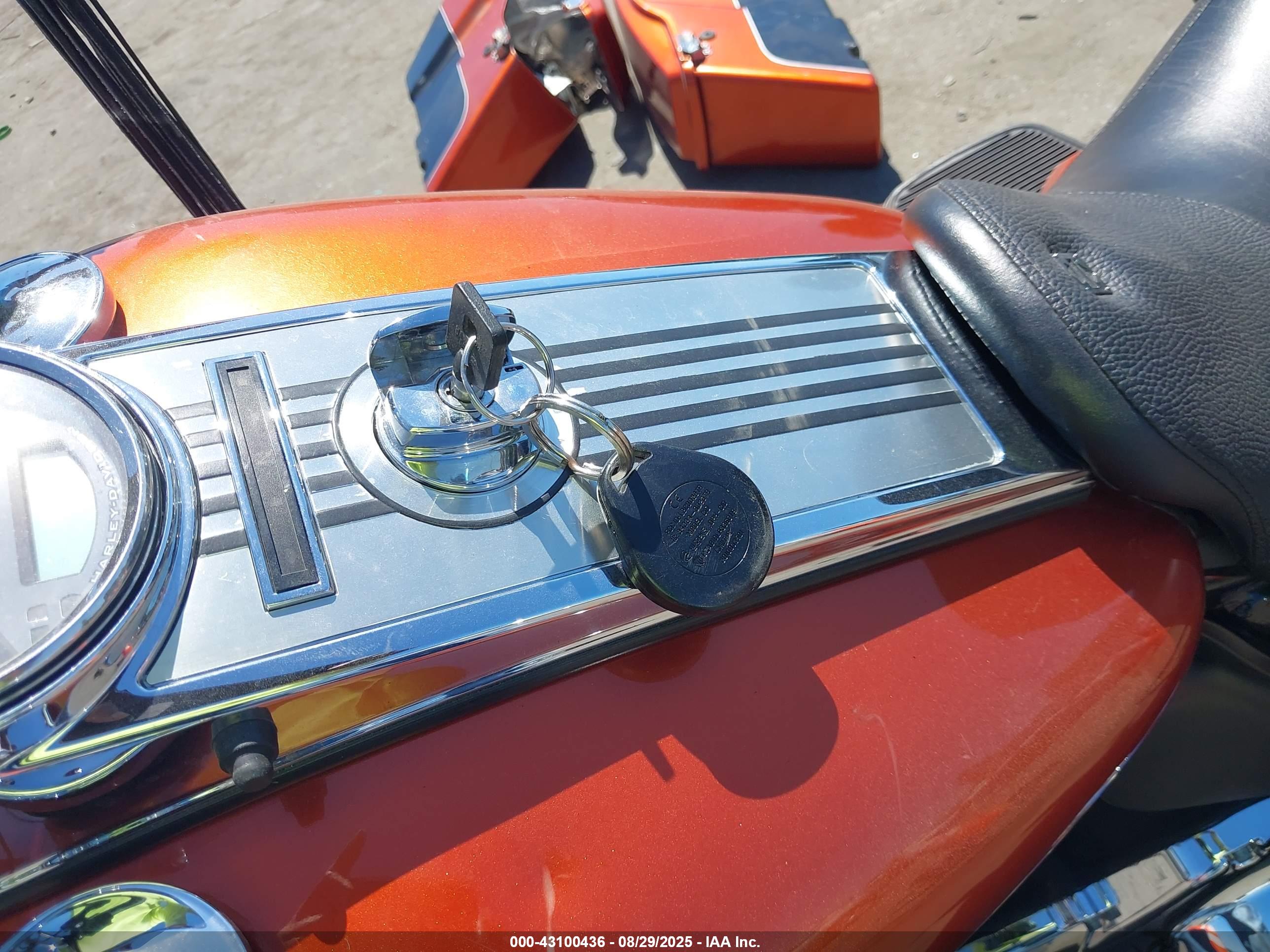 HARLEY-DAVIDSON FLHR image 11
