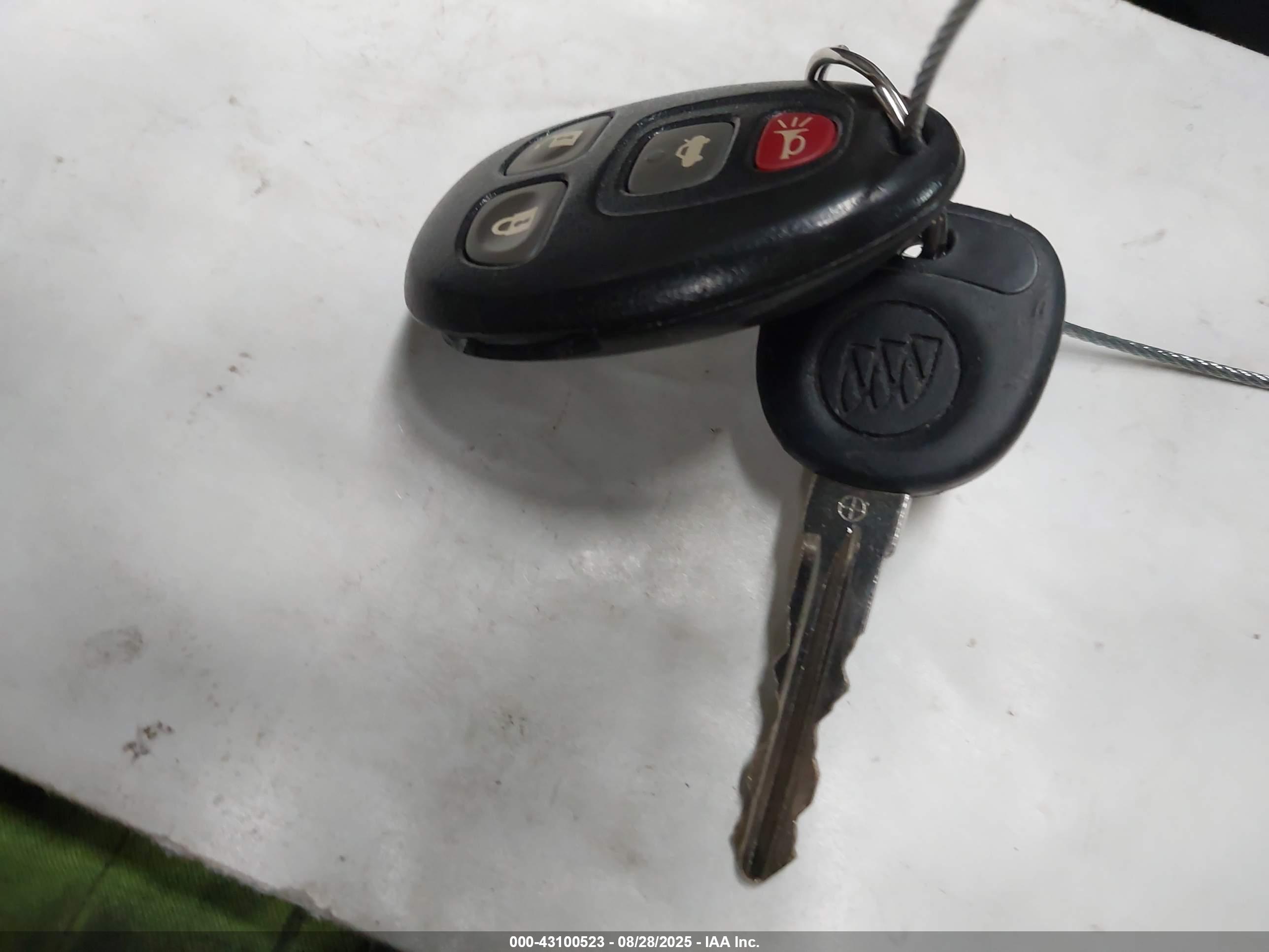 BUICK LUCERNE image 11