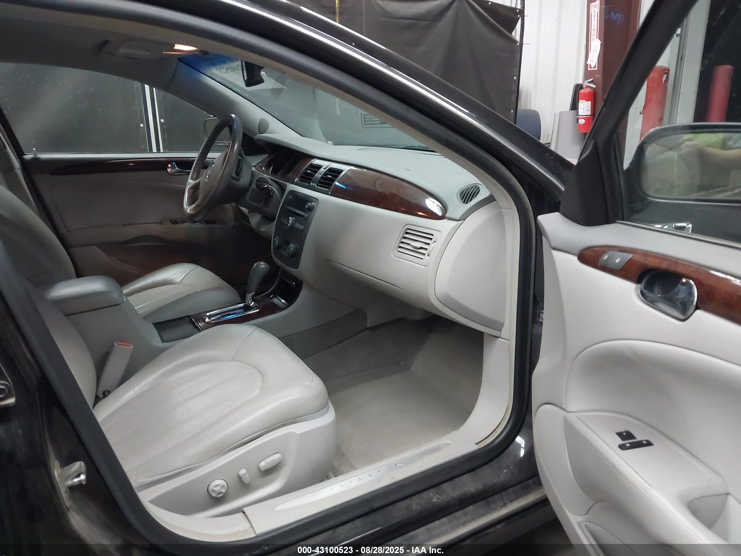 BUICK LUCERNE image 5