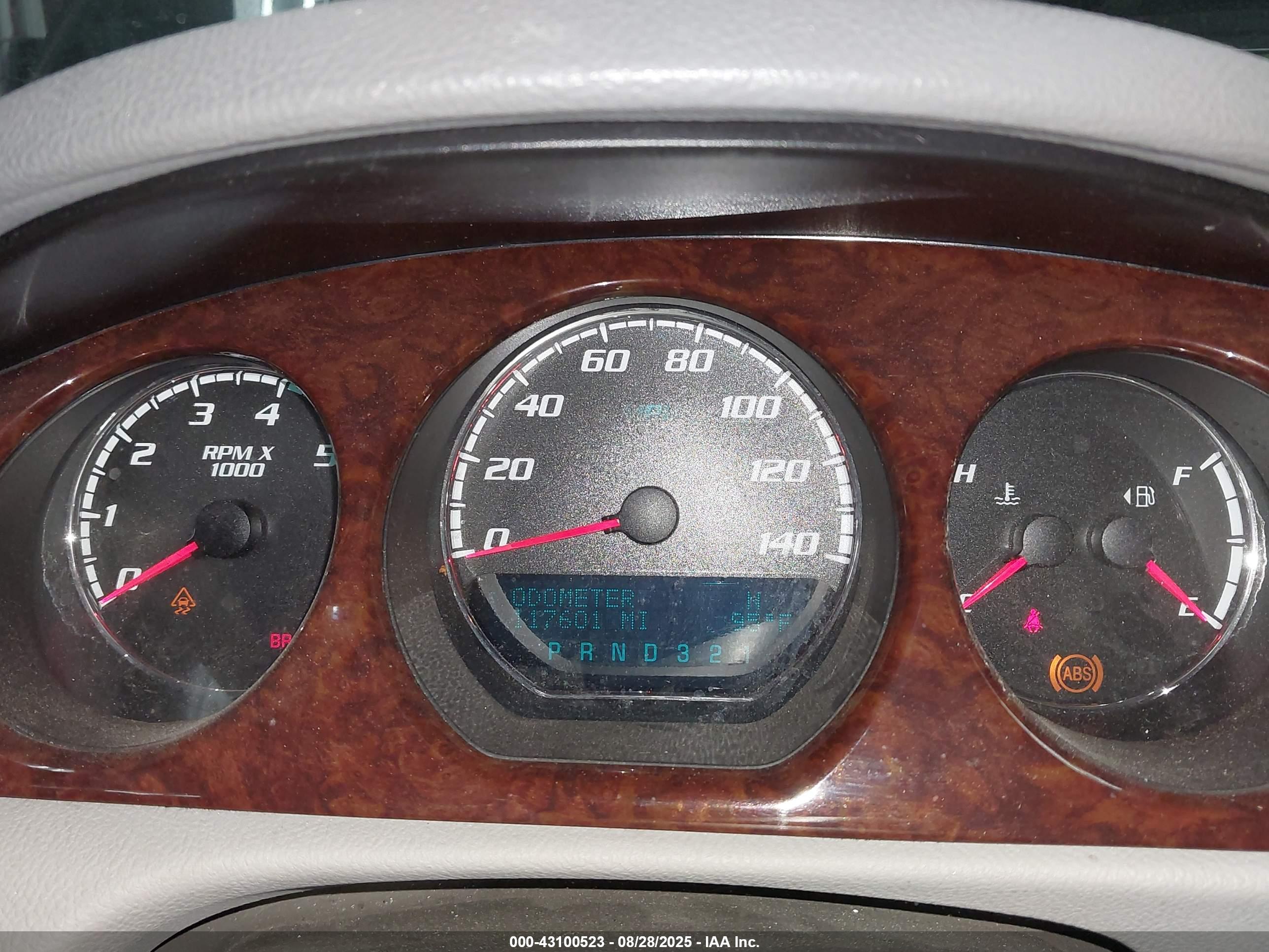 BUICK LUCERNE image 7