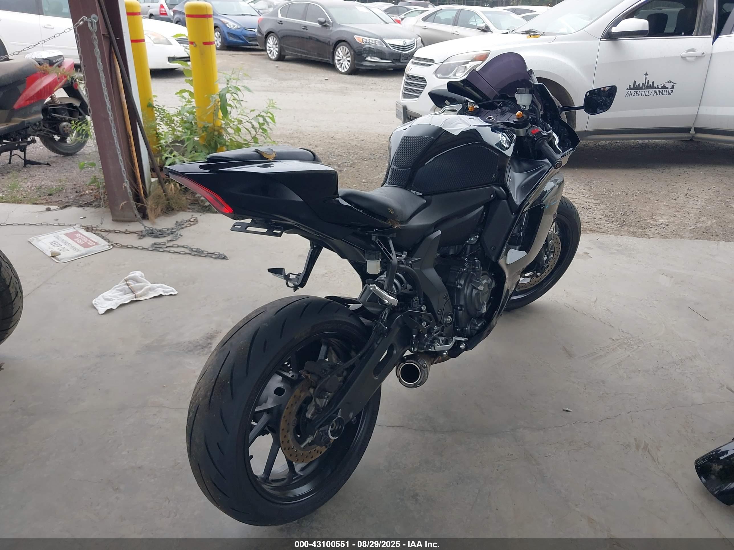 YAMAHA YZFR7 image 4
