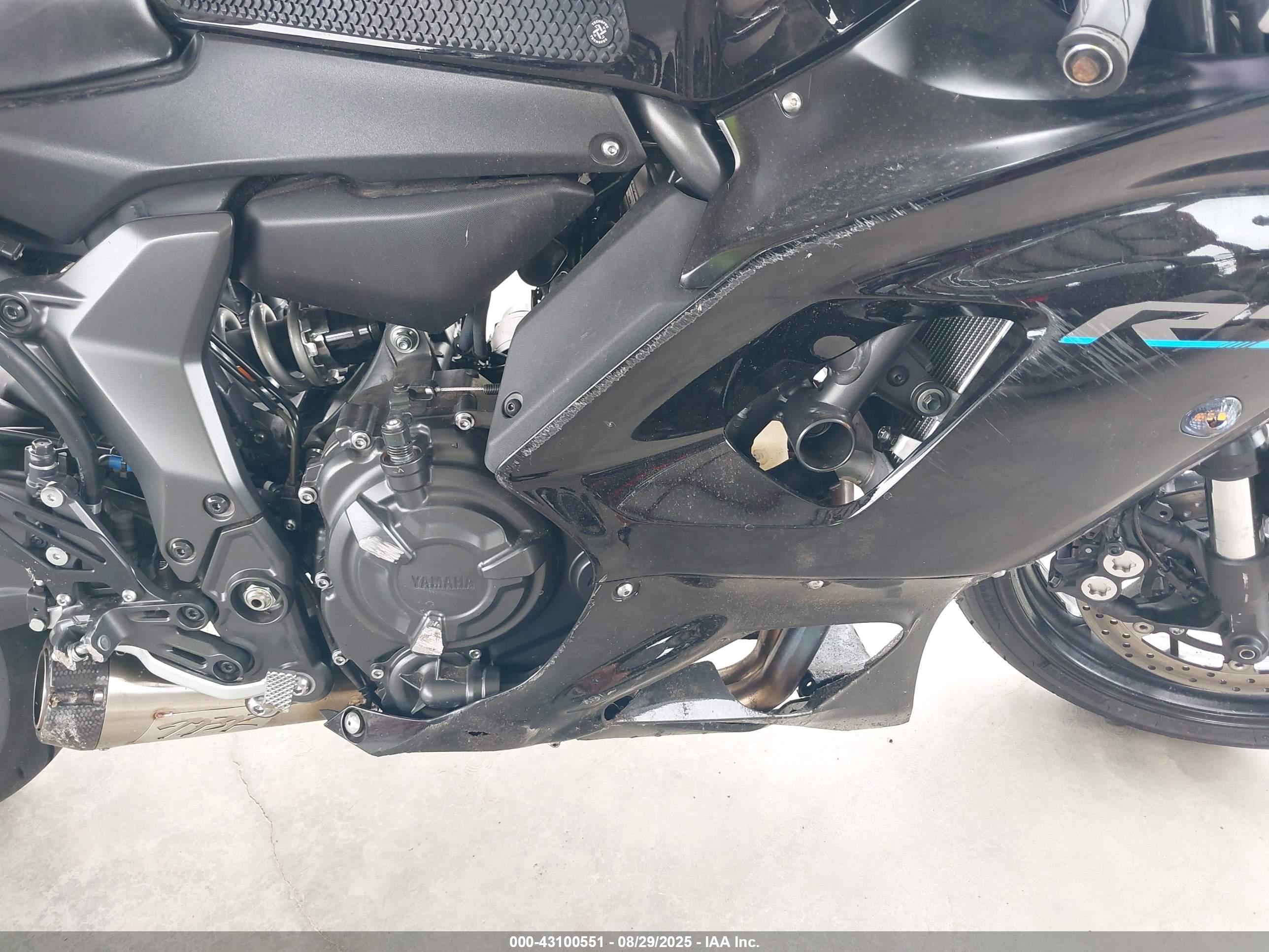 YAMAHA YZFR7 image 8