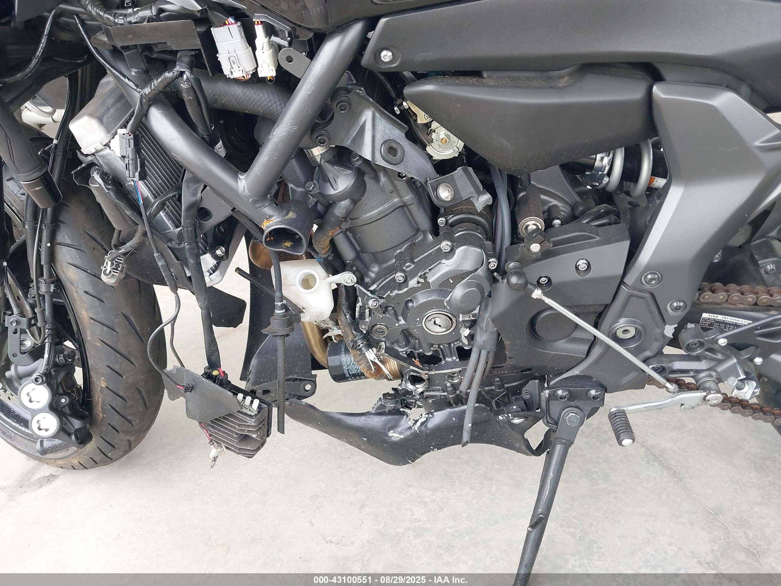 YAMAHA YZFR7 image 9