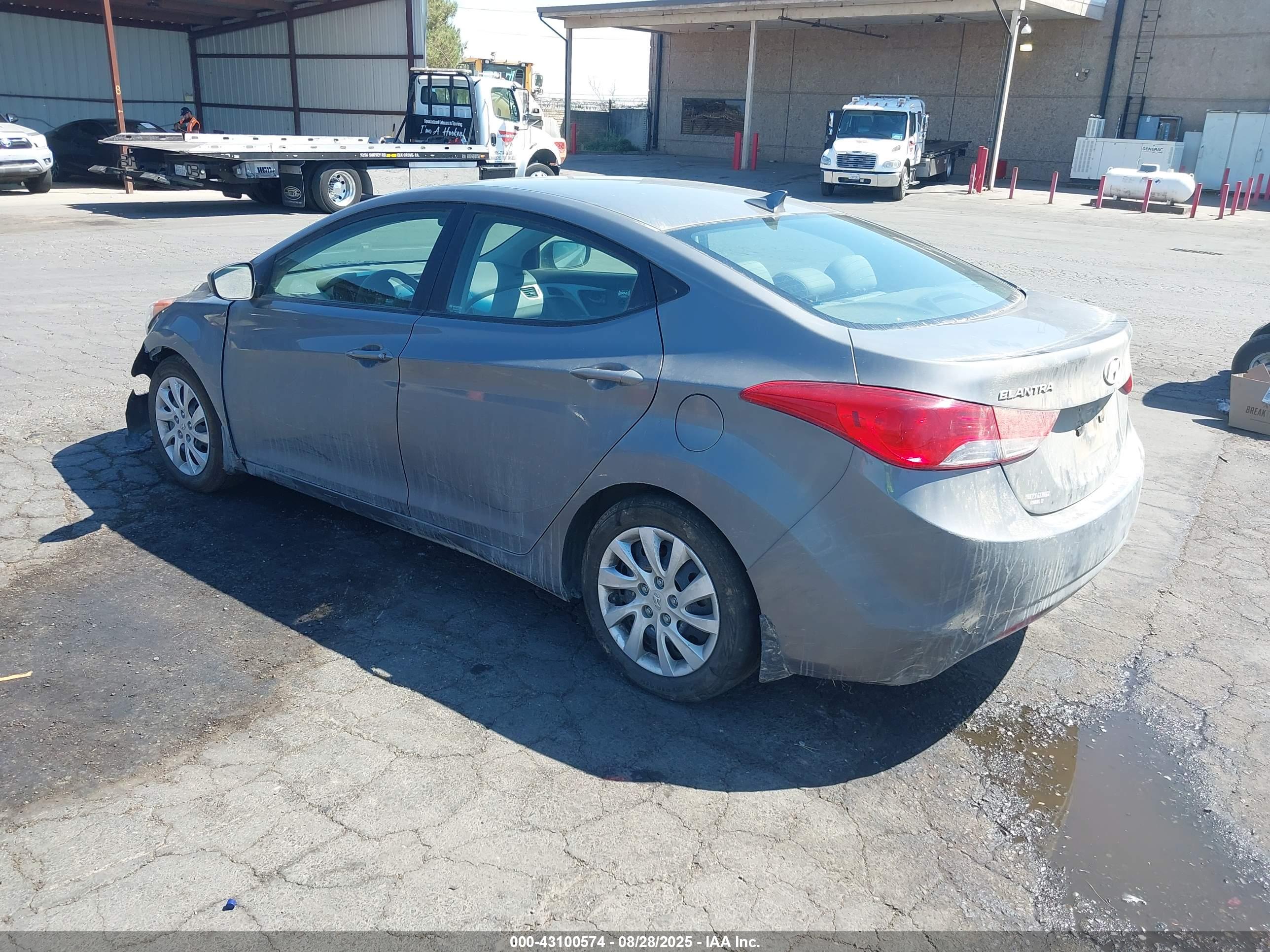 HYUNDAI ELANTRA image 3
