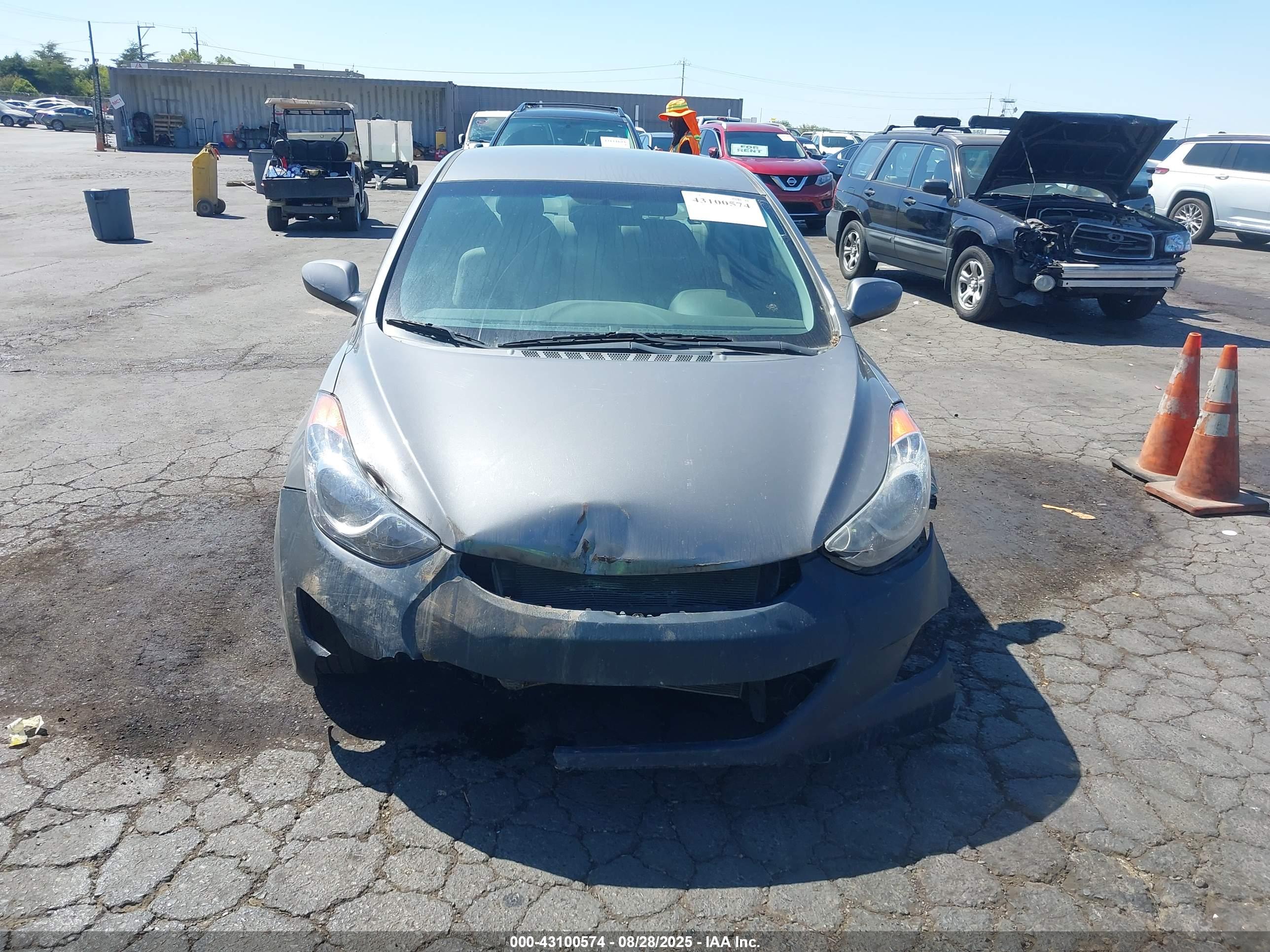 HYUNDAI ELANTRA image 6