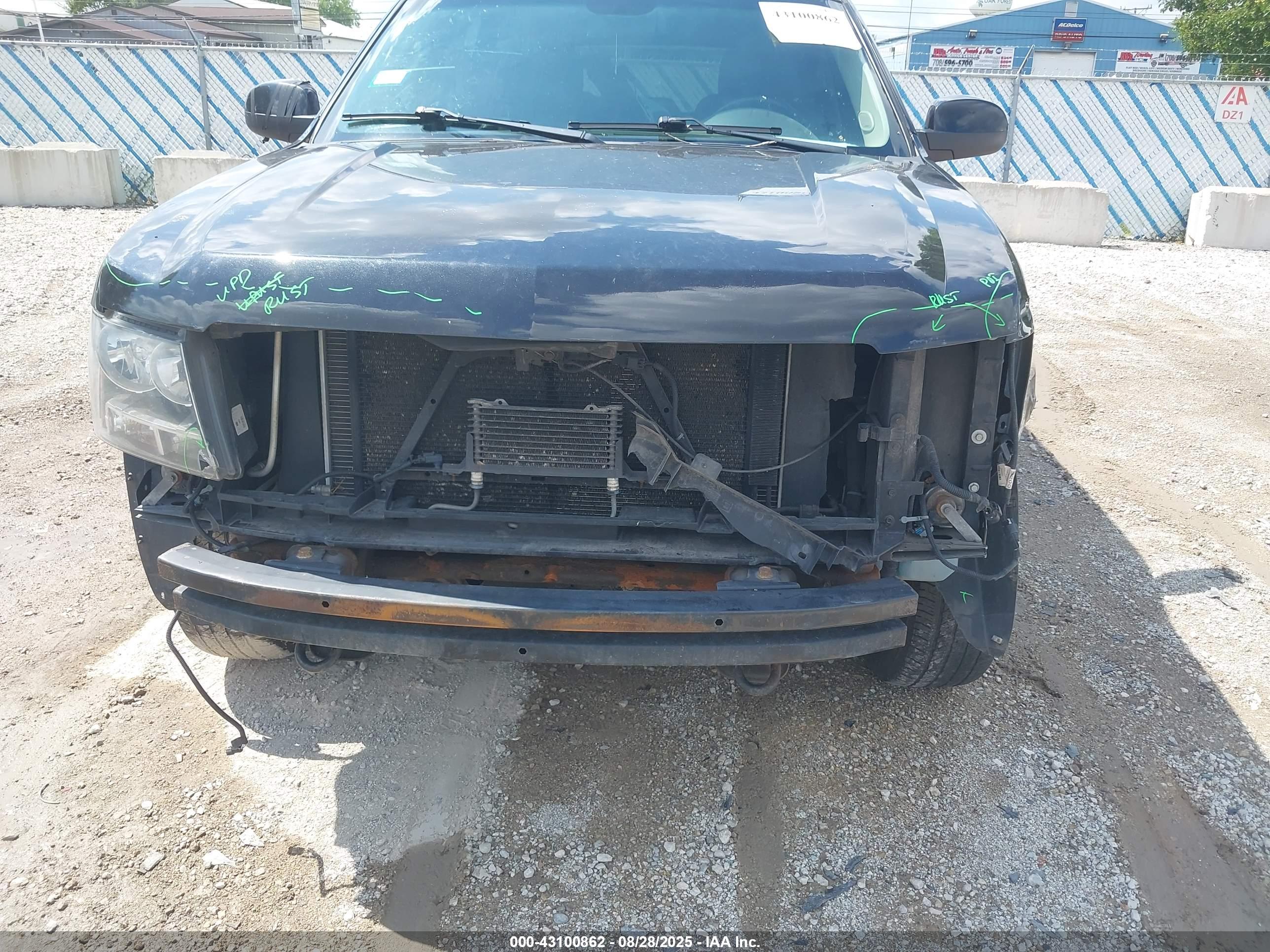 CHEVROLET TAHOE image 6