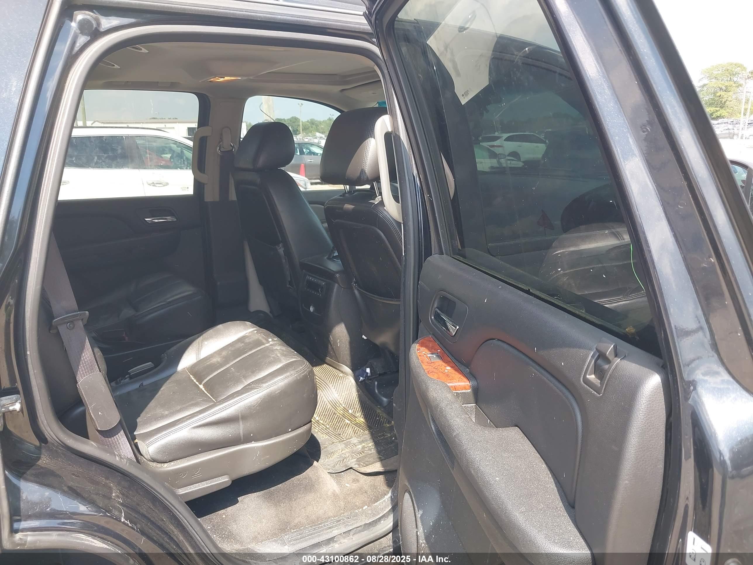 CHEVROLET TAHOE image 8