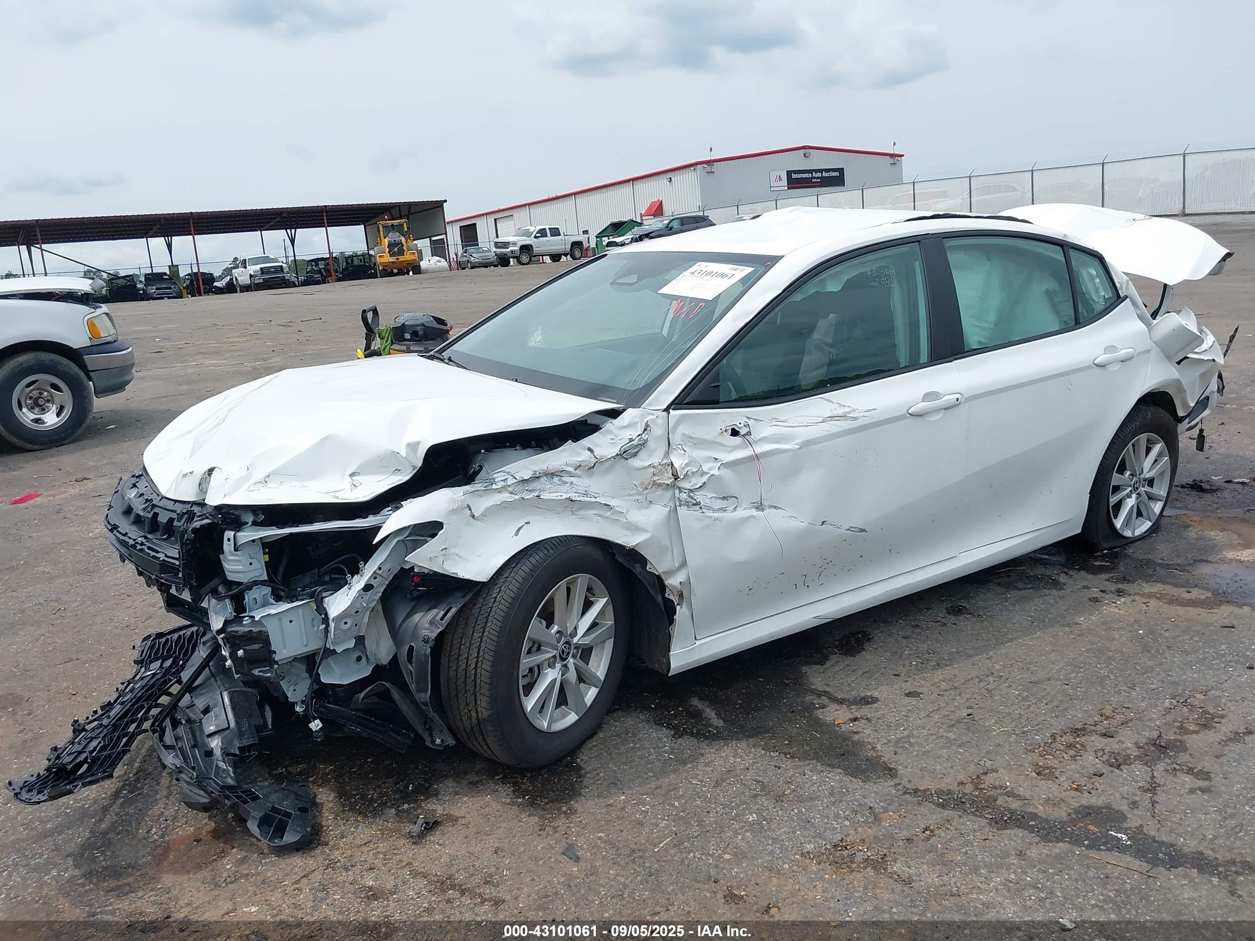 TOYOTA CAMRY image 2
