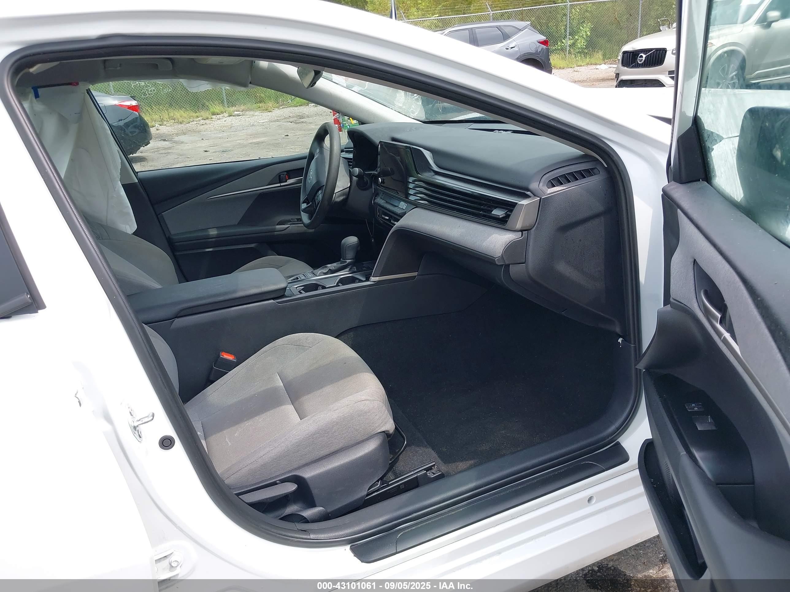 TOYOTA CAMRY image 5