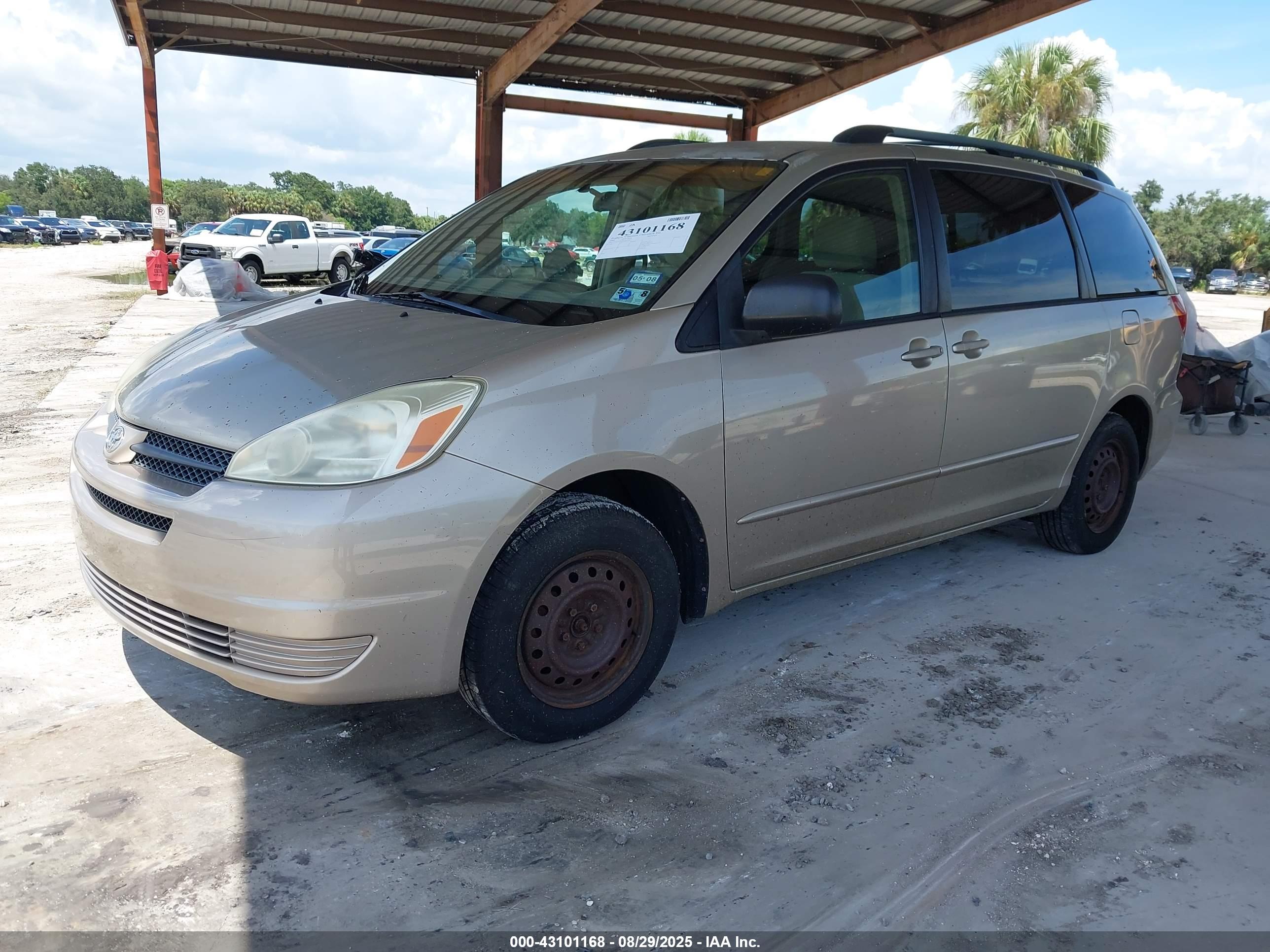 TOYOTA SIENNA image 2