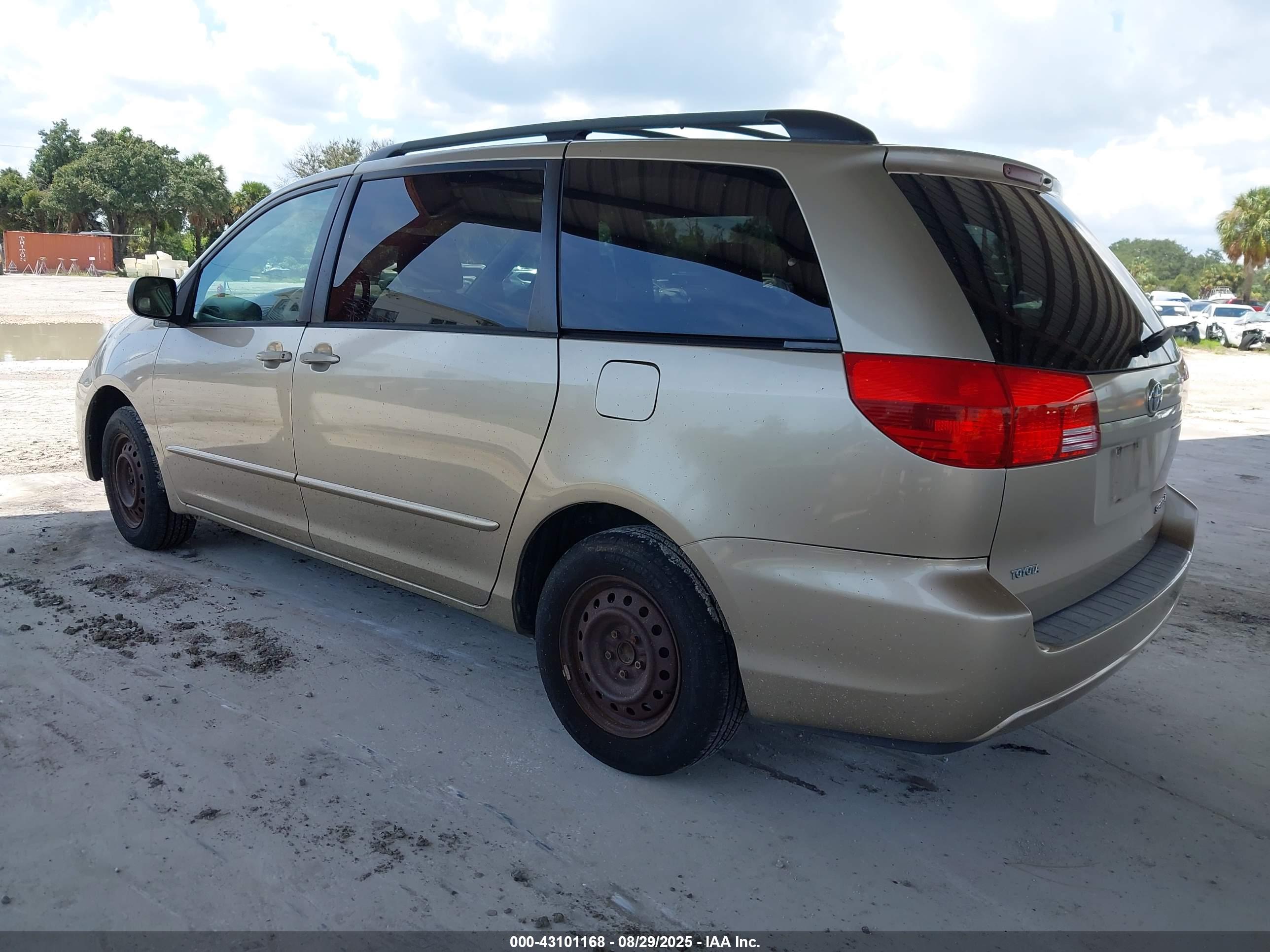 TOYOTA SIENNA image 3