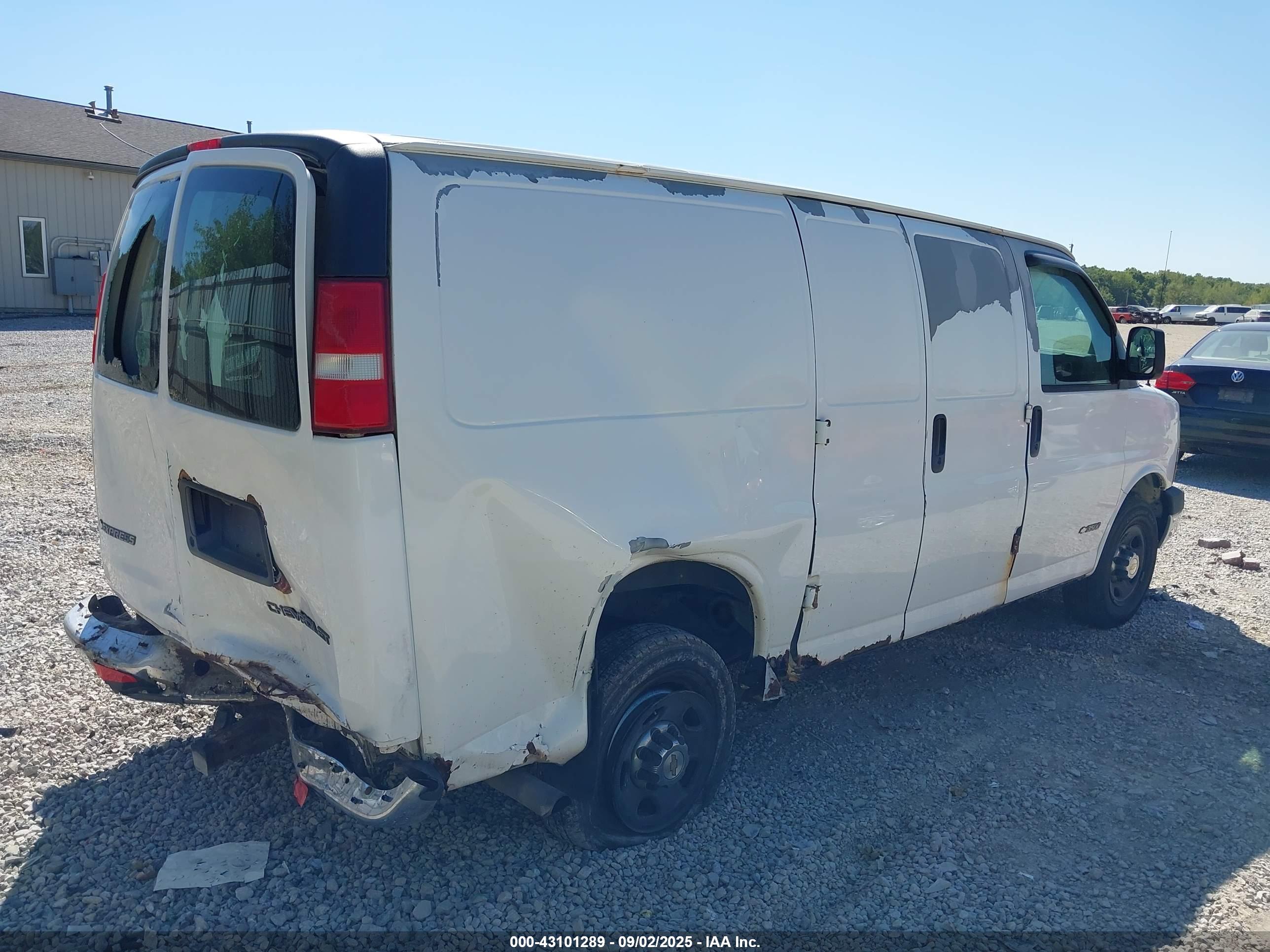 CHEVROLET EXPRESS image 4