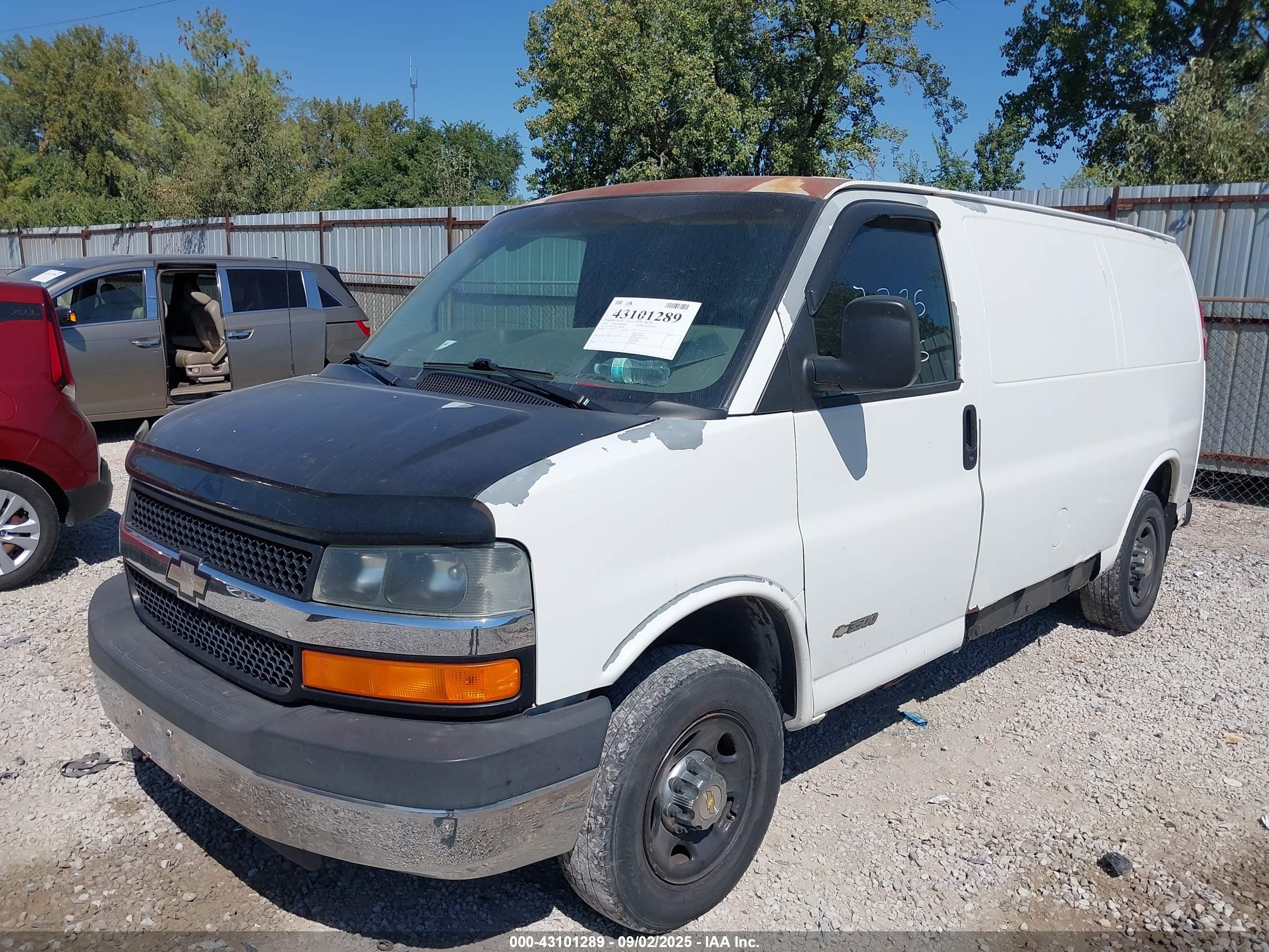 CHEVROLET EXPRESS image 6