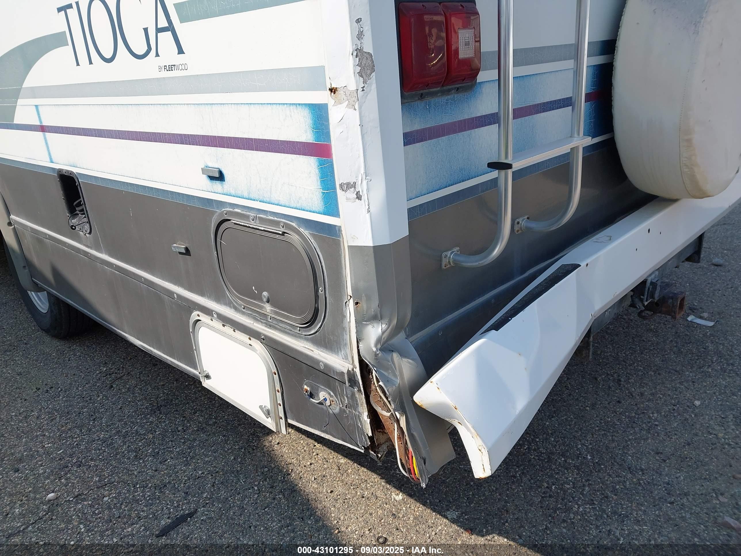 FORD ECONOLINE image 6